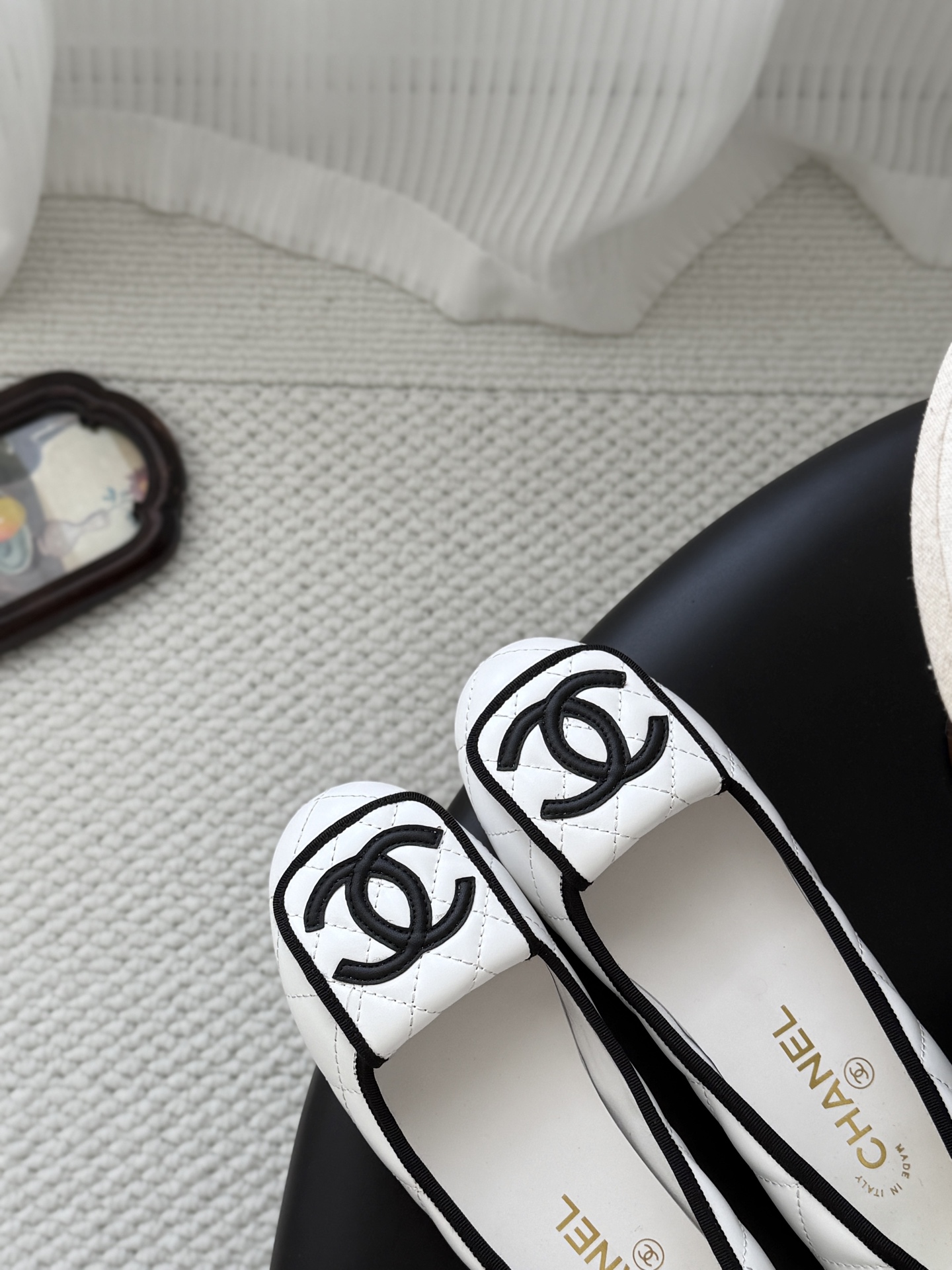 Chan 26C ballet flats