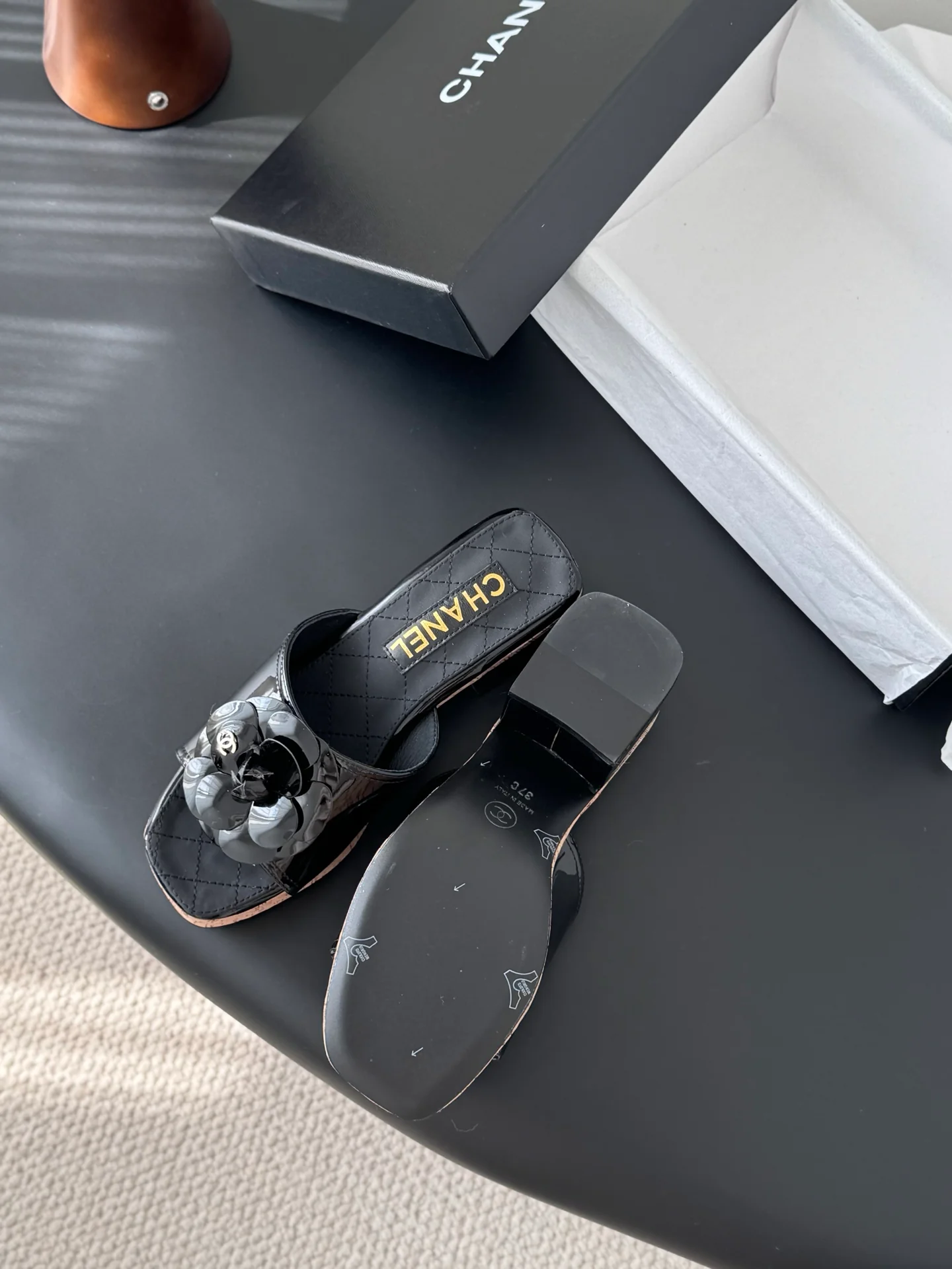 Chan 26ss camellia sides sandals