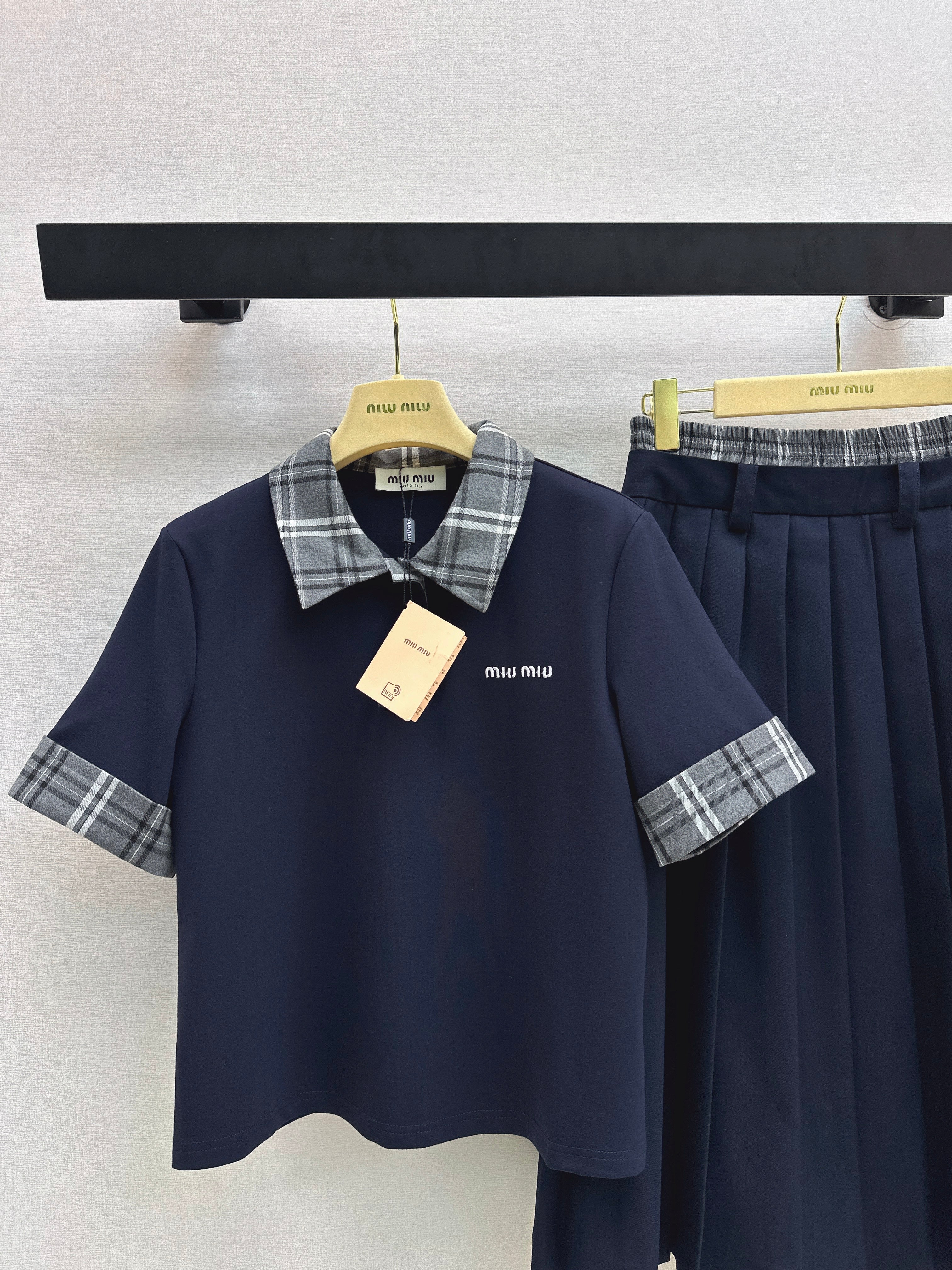 Miu 26ss polo shirt+pleated skirts