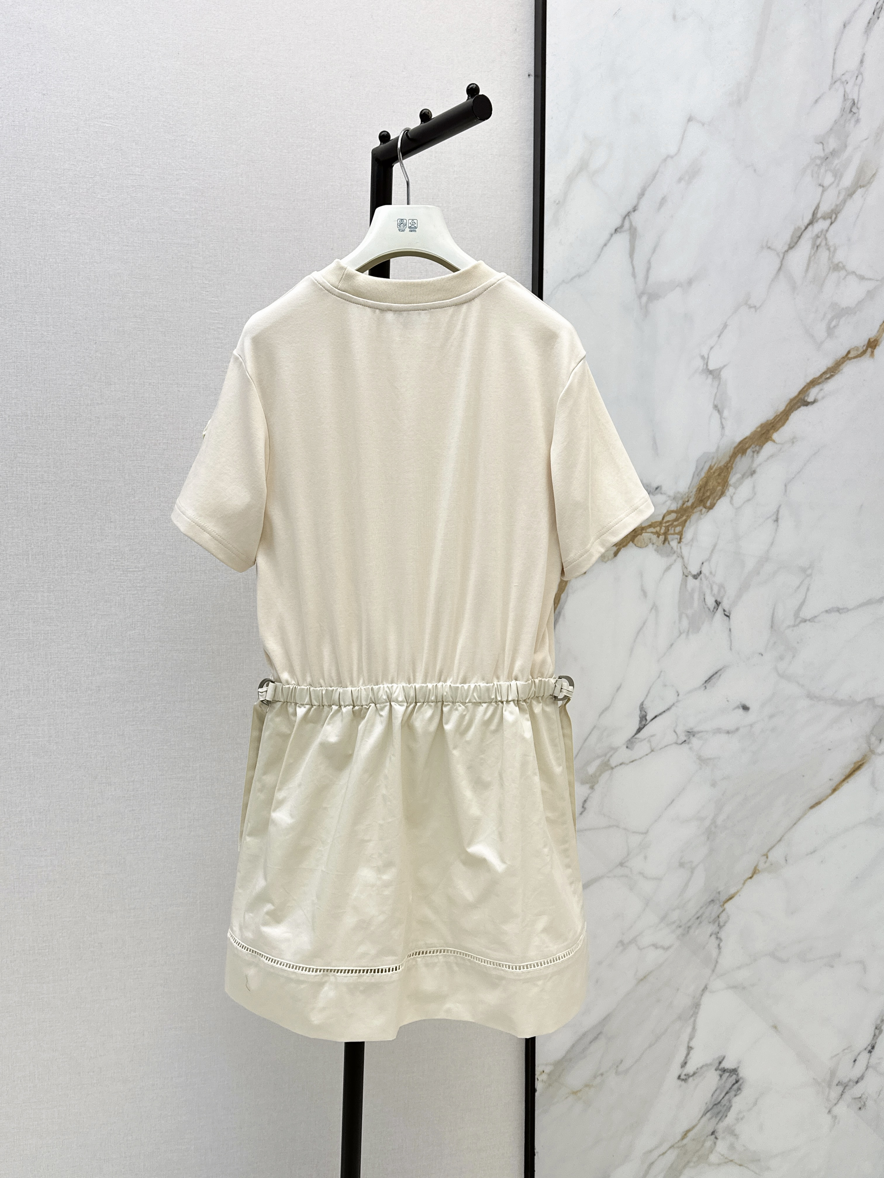 Monc 26ss darwsting dress