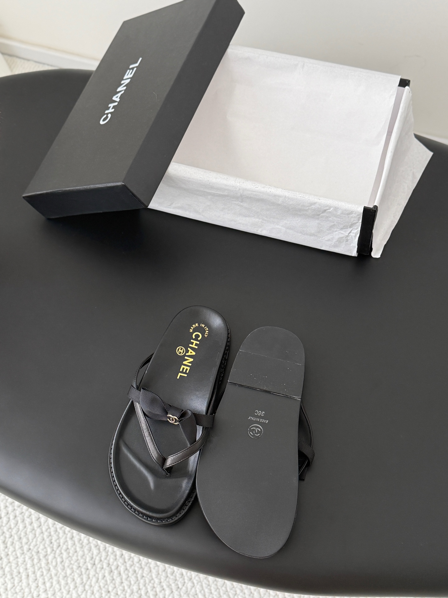Chan 26ss flip-flops