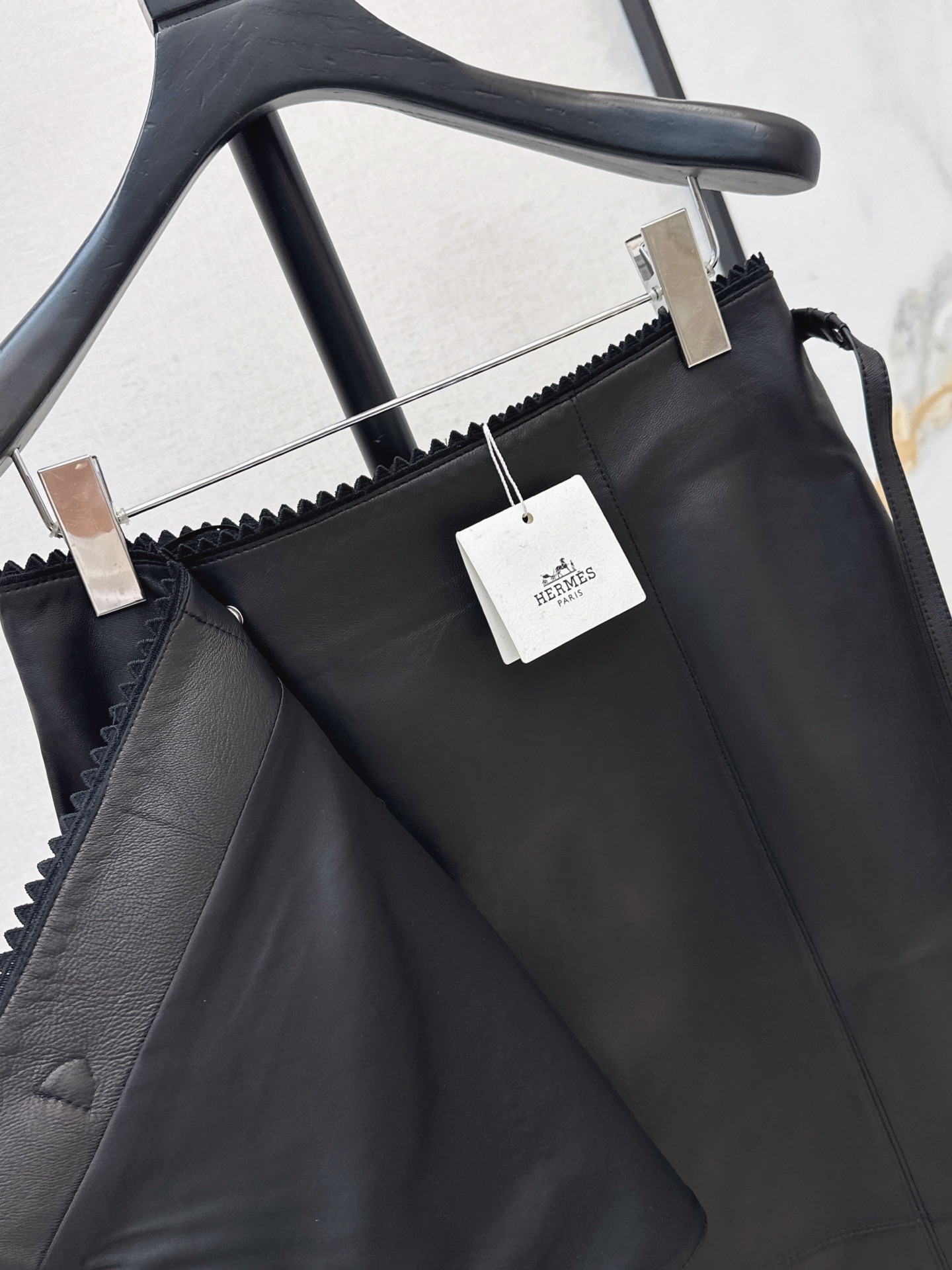 Her 26ss slit skirt