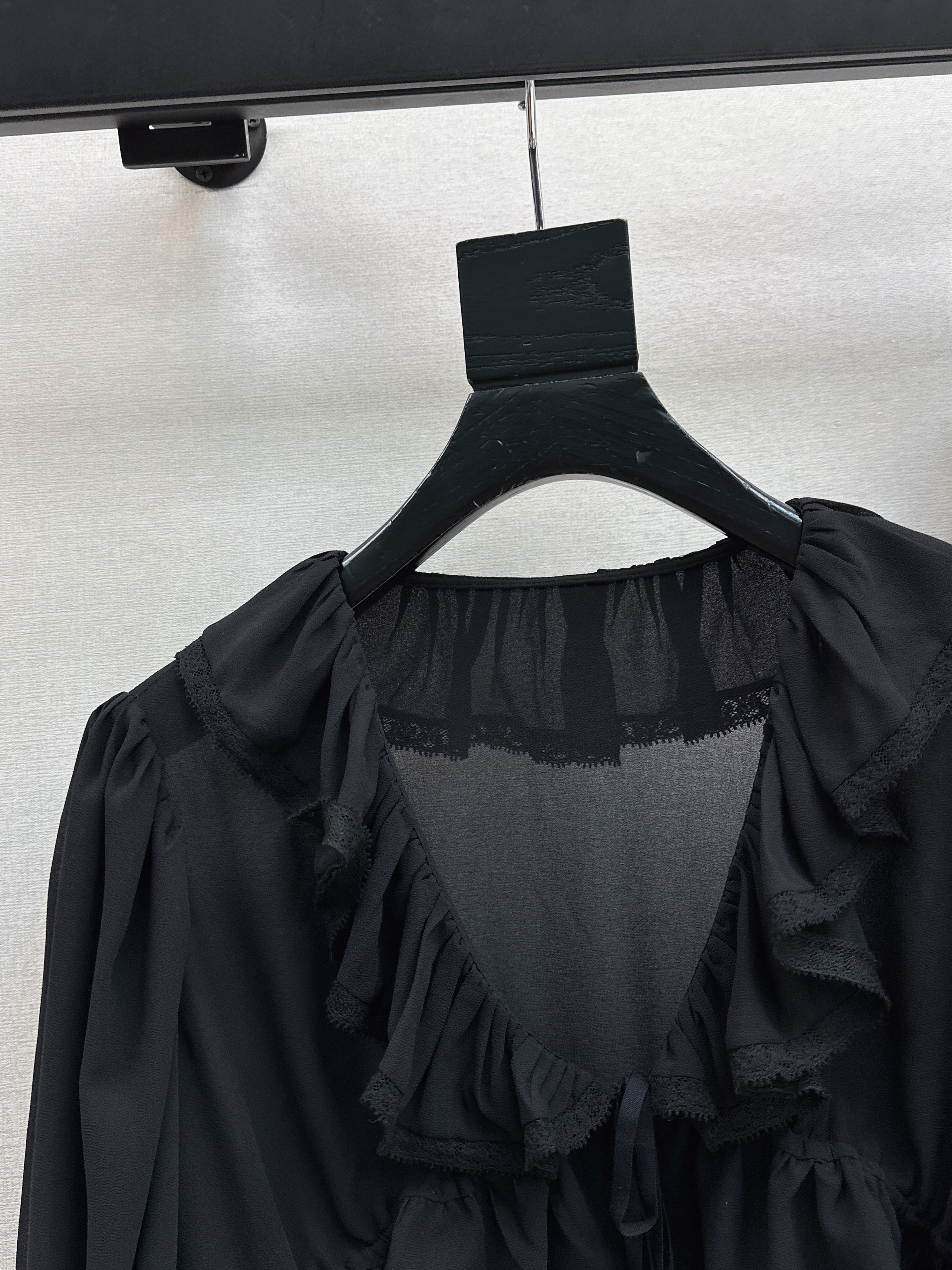 Chol 26ss ruffle top skirt set