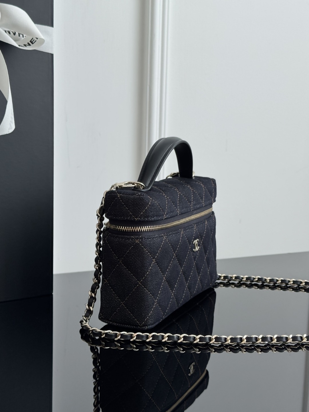Chan 26P lp denim clutch with chain