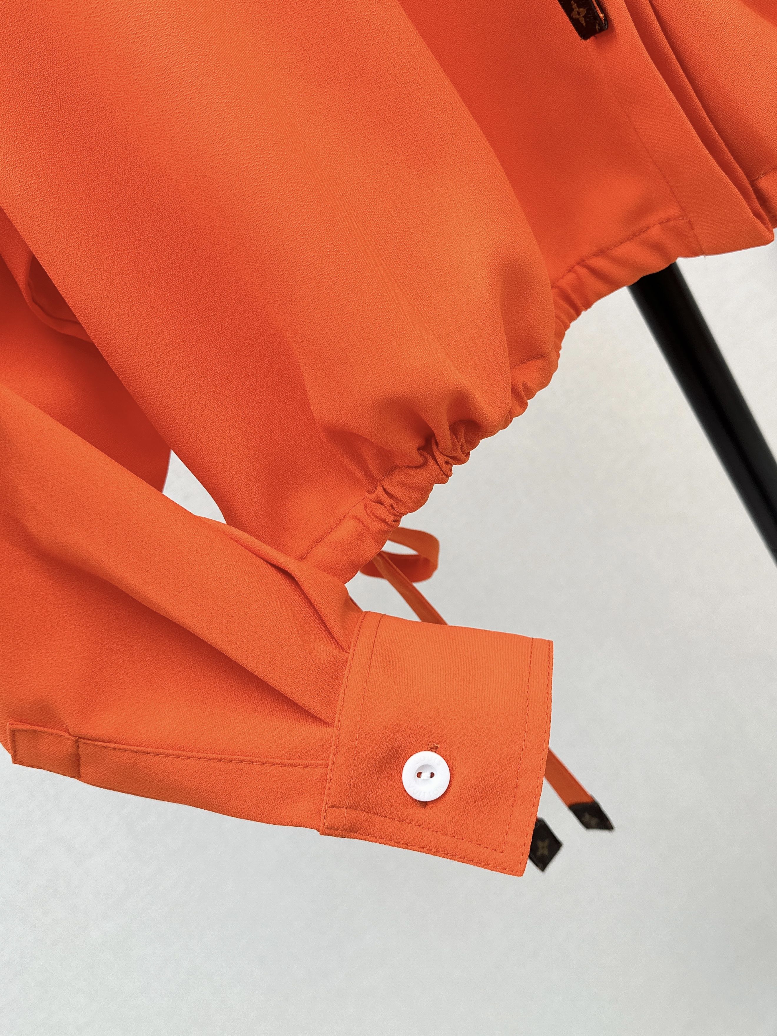Loui 26ss hoodeddrawstring top