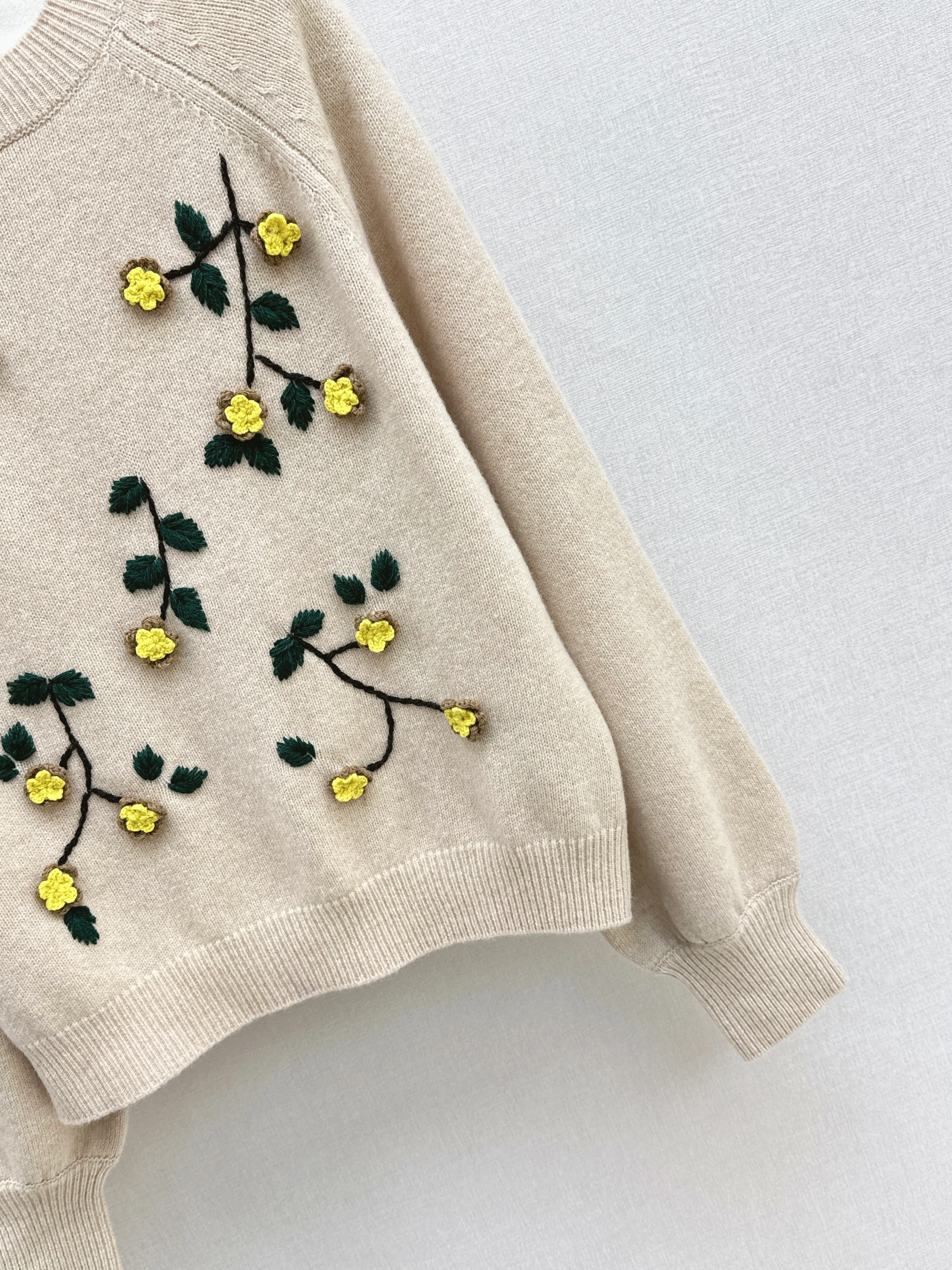 ES 26ss embroidery sweater