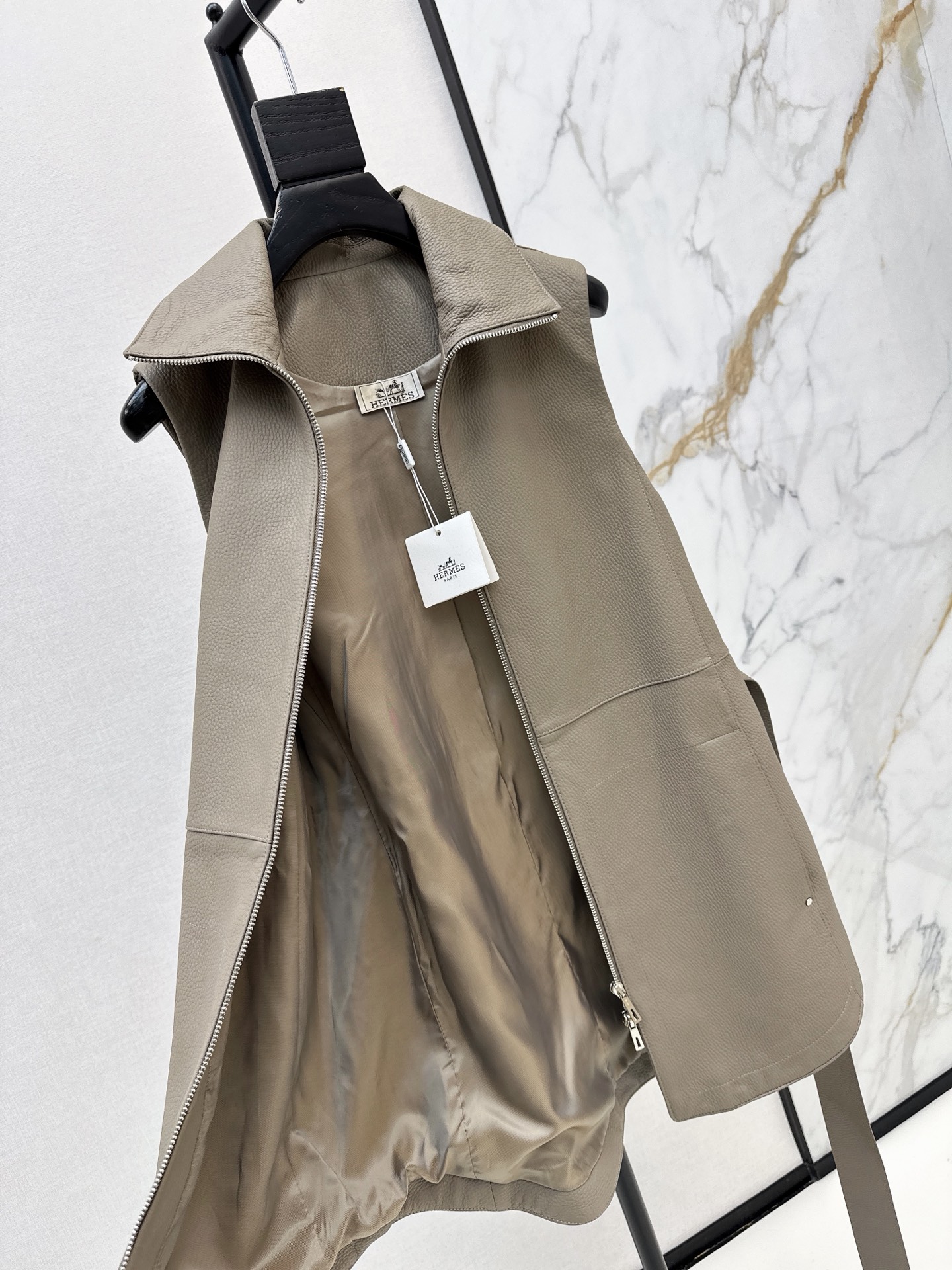 Her 26ss leather vest jacket