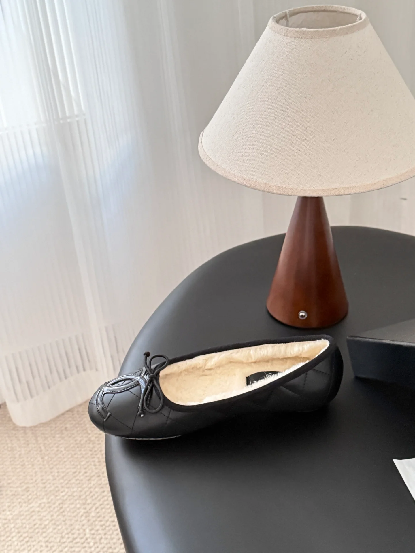 Chan 25fw fleece lined flats