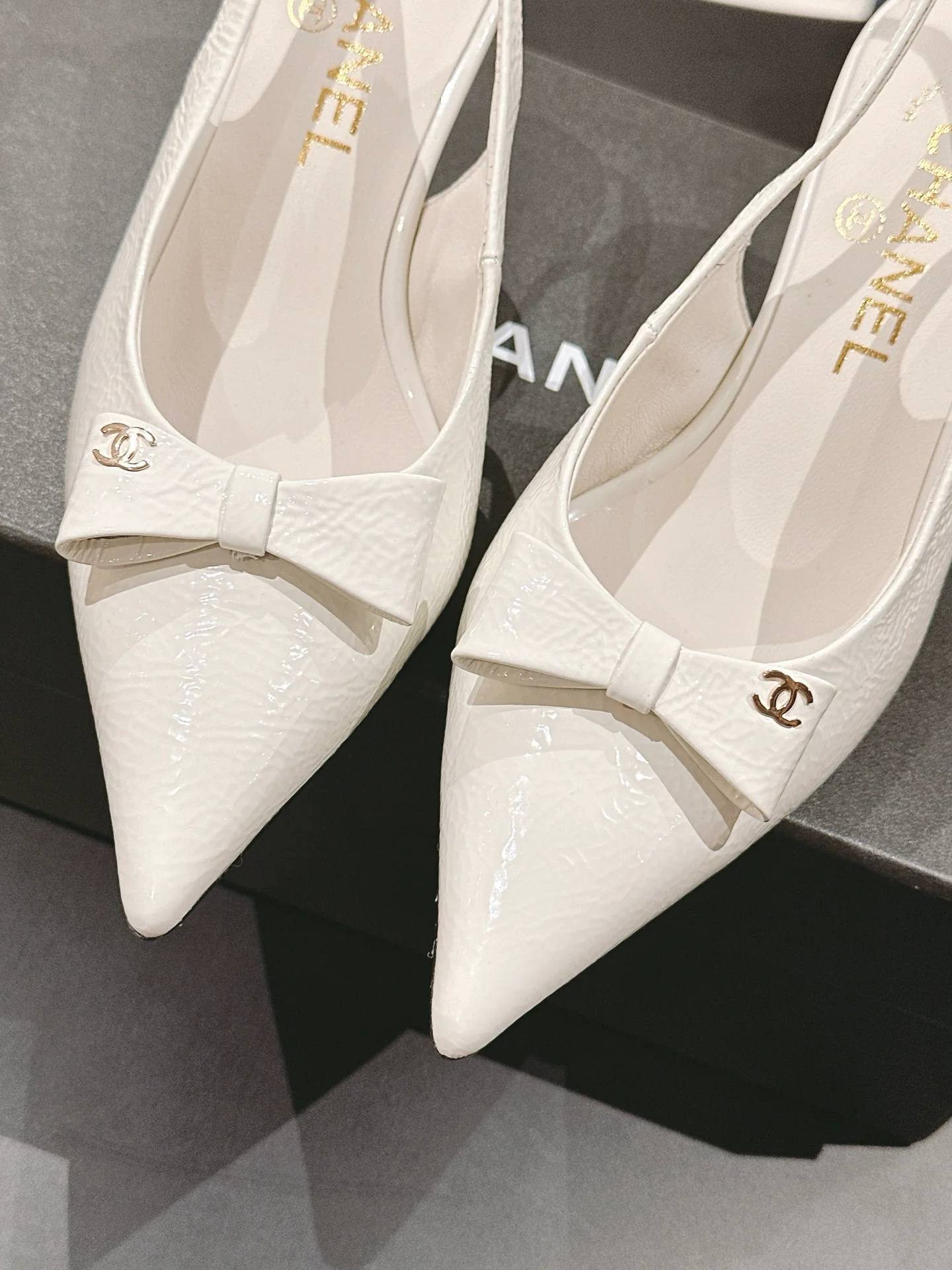 Chan 25fw slingback heels