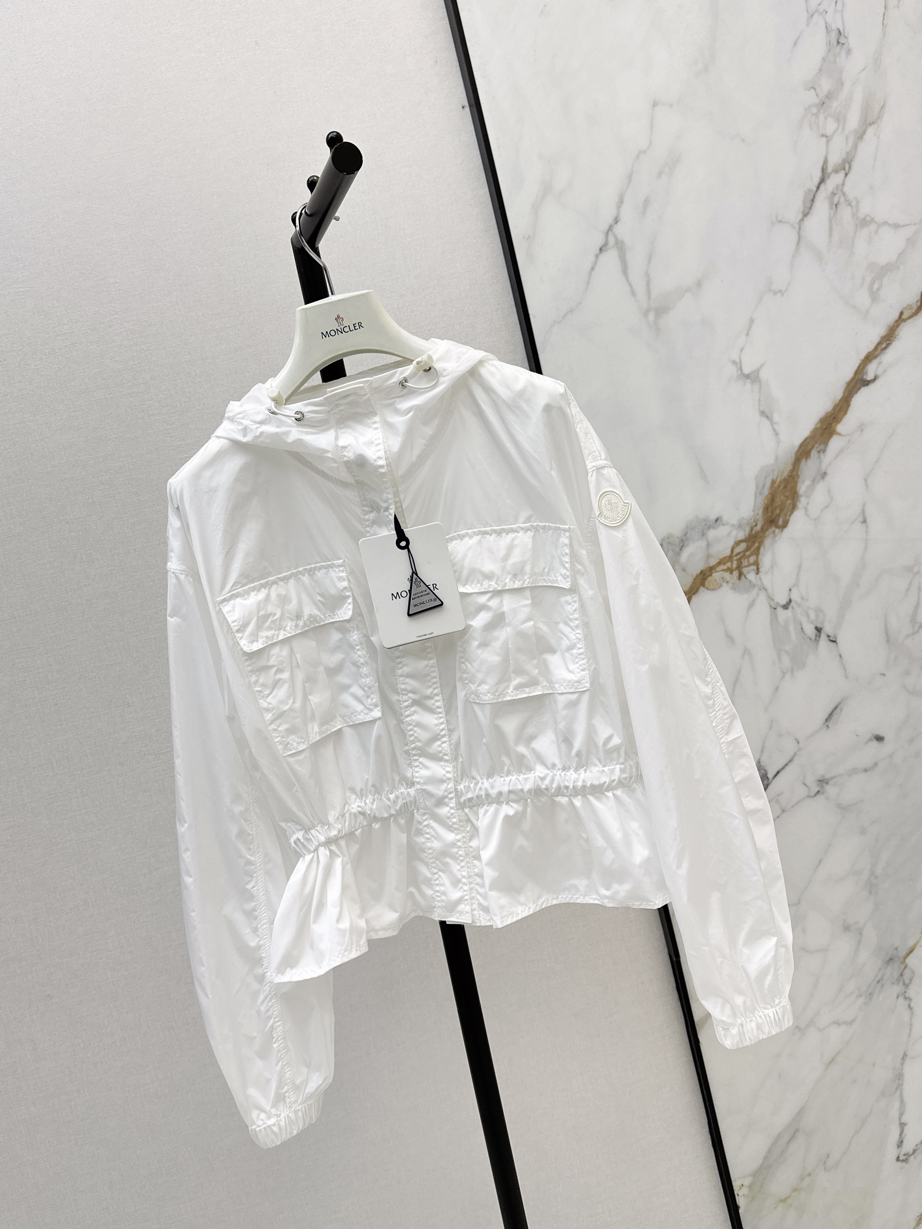 Monc 26ss hodded windbreaker