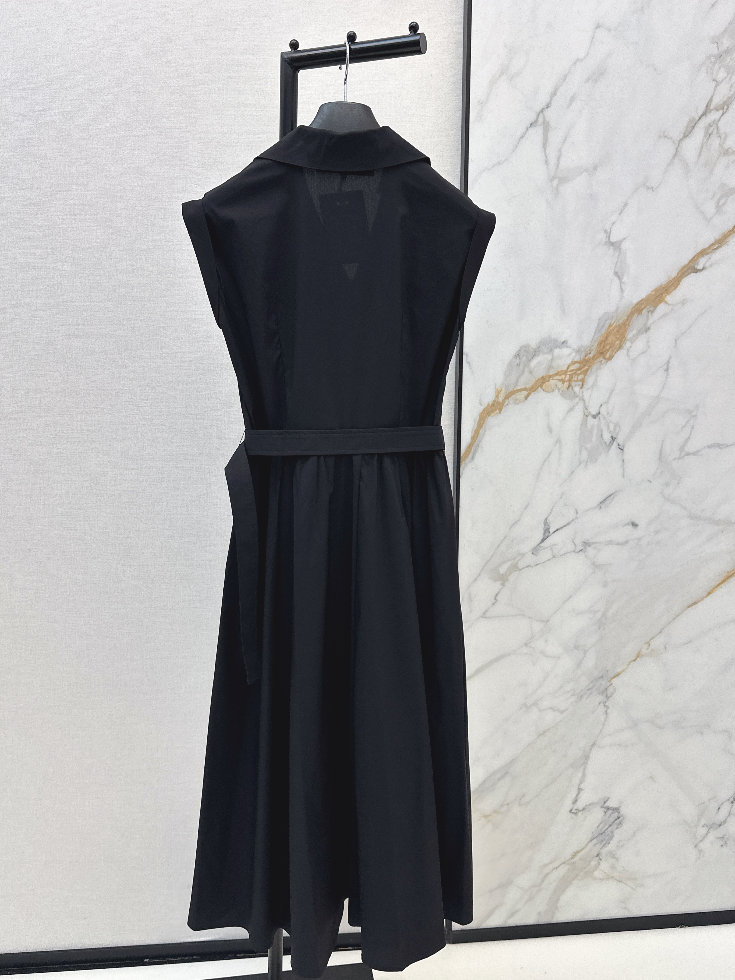 CD 26ss bee embroidery dress