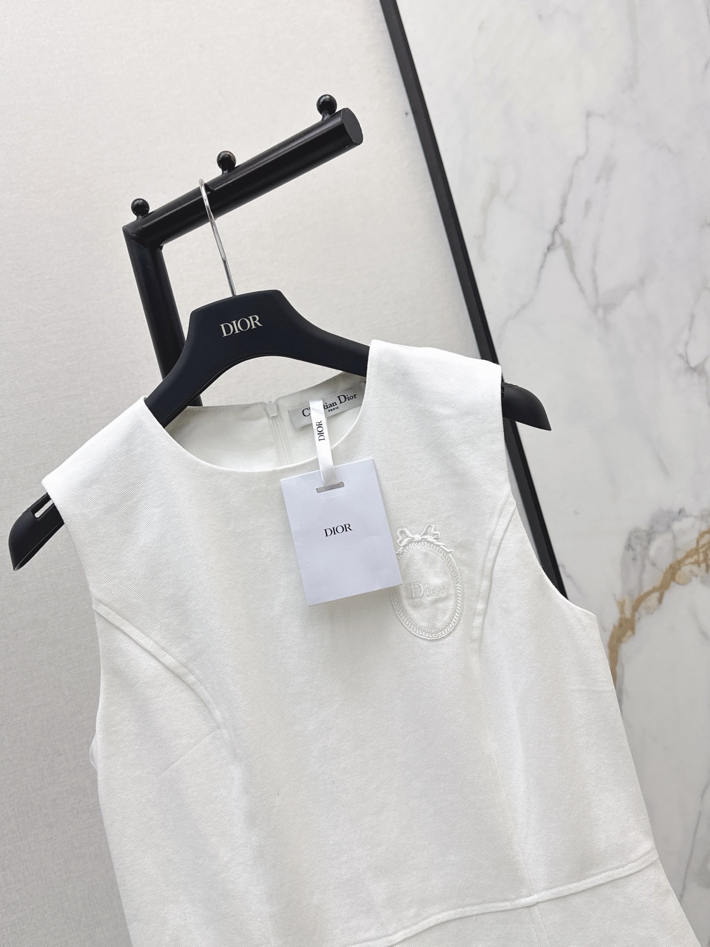 CD 26ss embroidery sleeveless dress