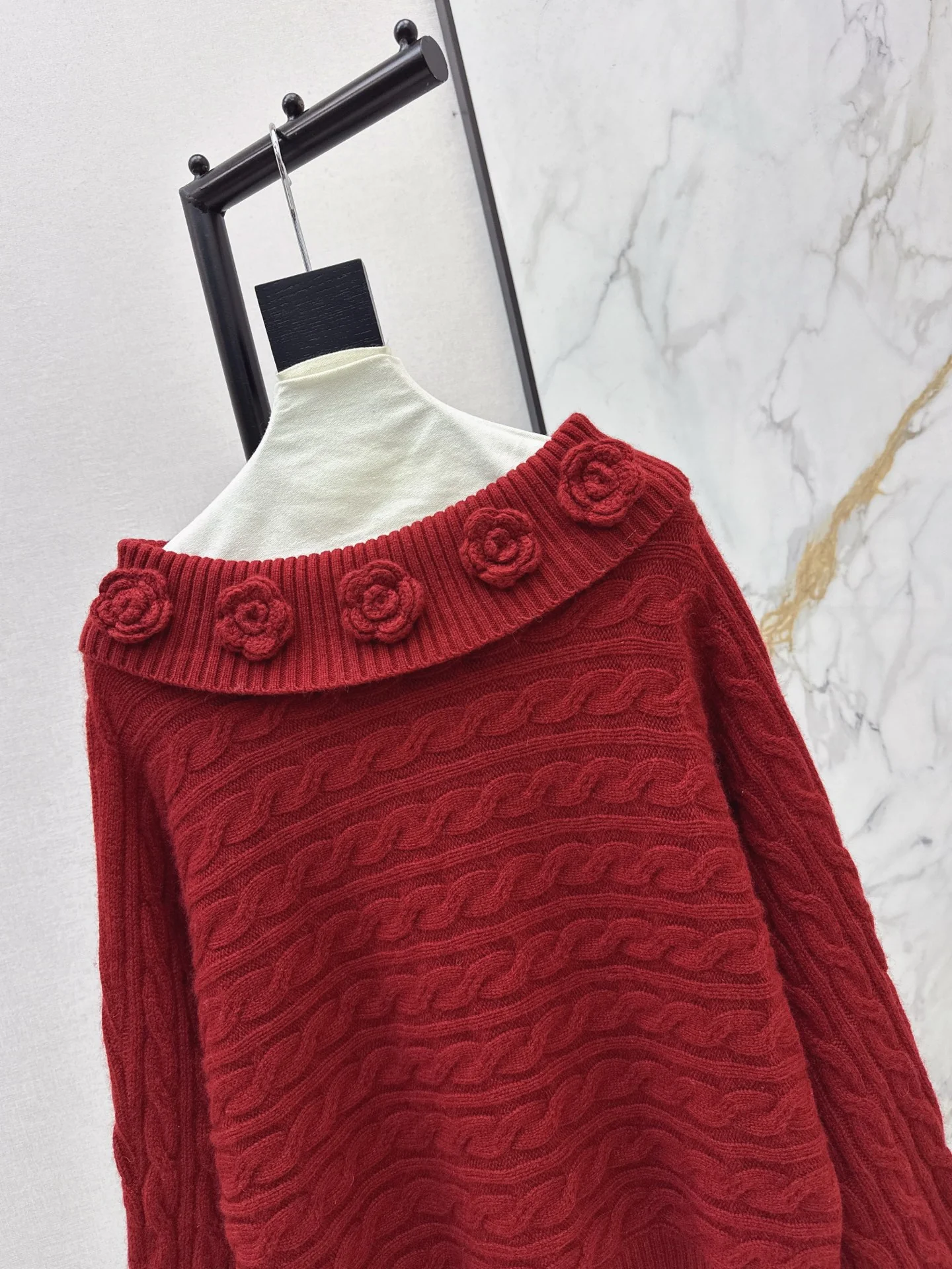 Chan 26ss off shoulder top sweater