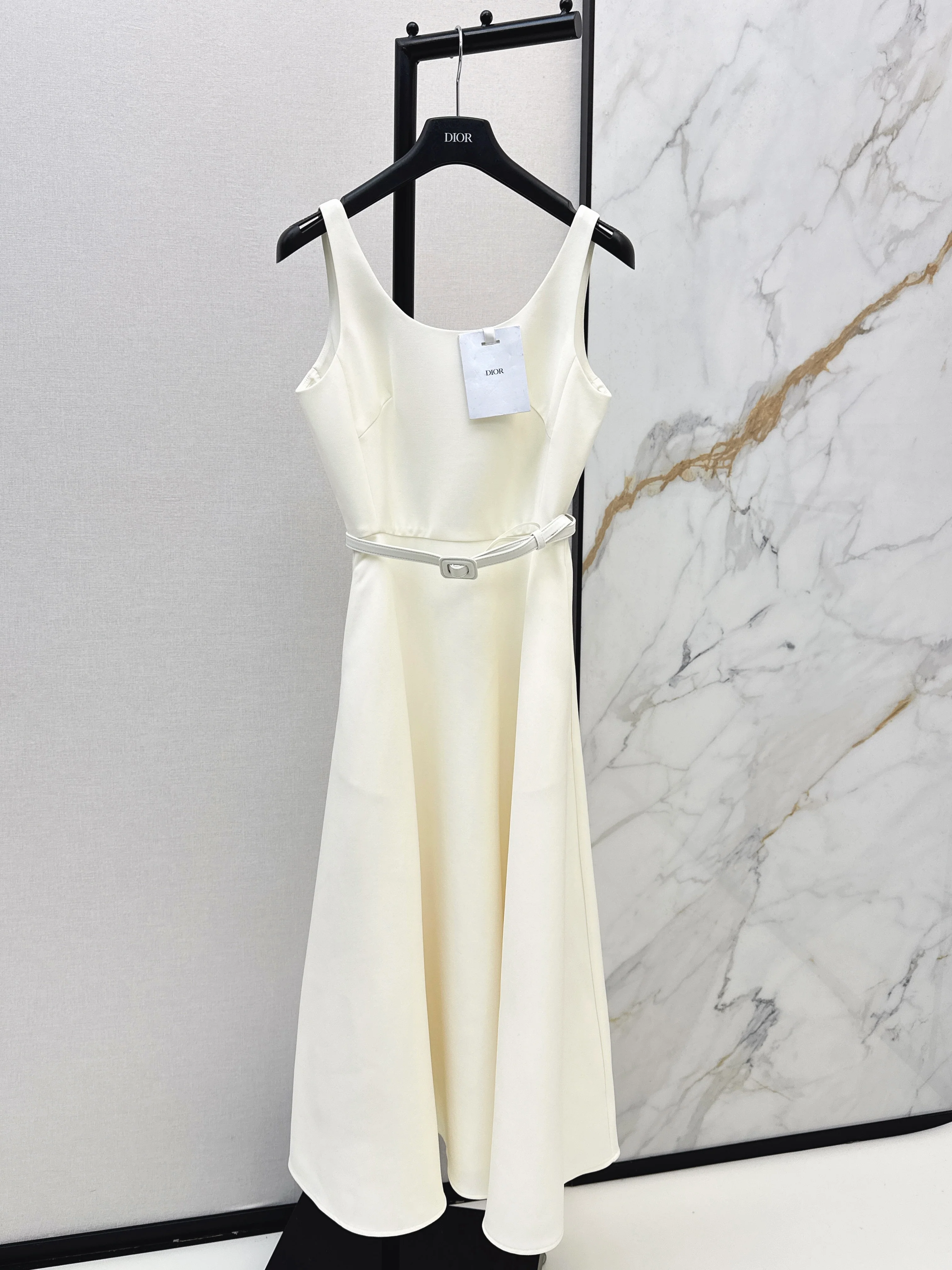 CD 26ss classic sleeveless belted dress