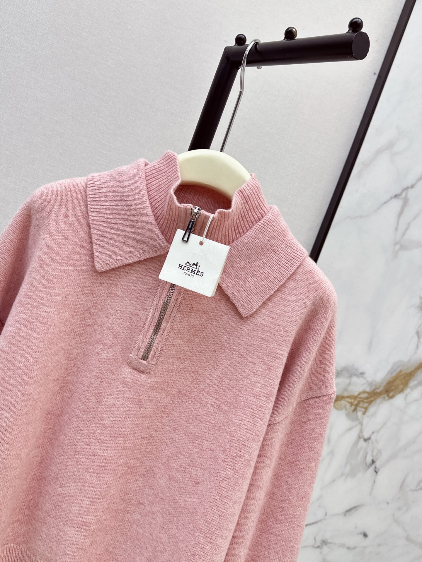 Her 26ss cashmere sweater