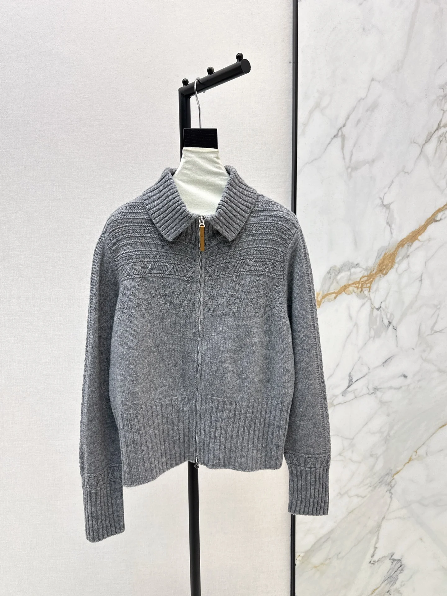 Loe 26ss zipper sweater