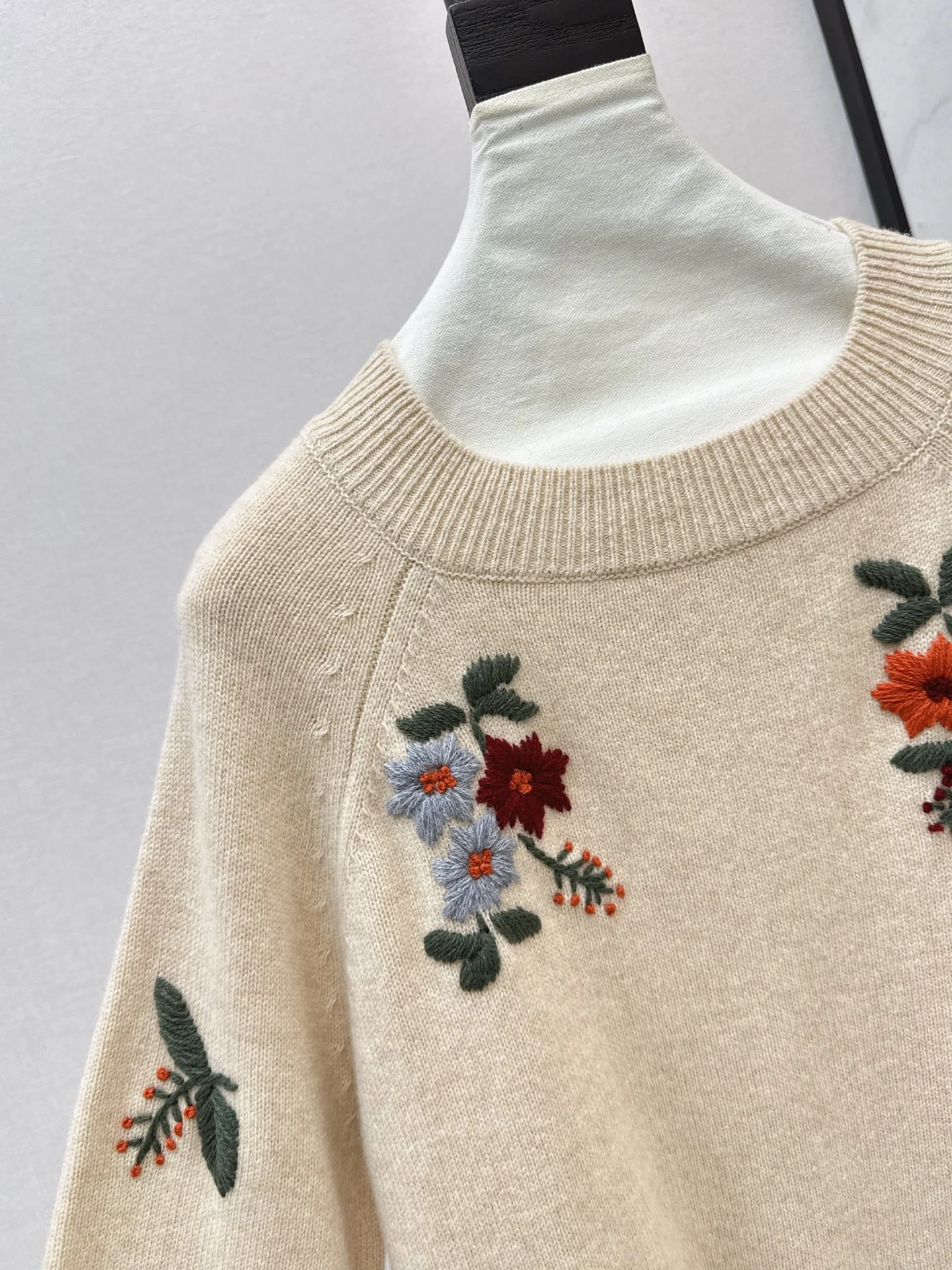 Gucc 25fw embroidery sweater
