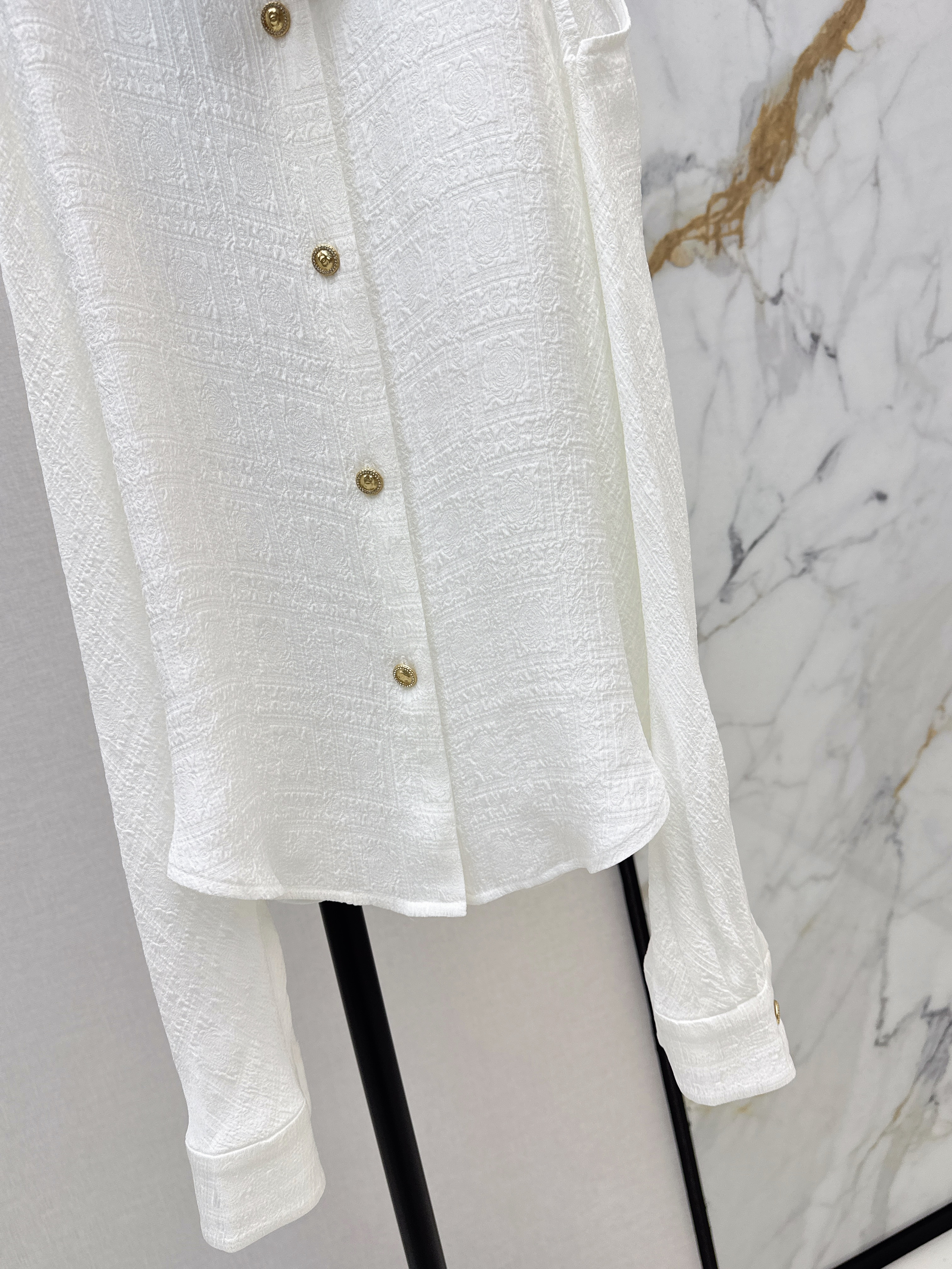 Chan 26ss silk open shoulder shirt