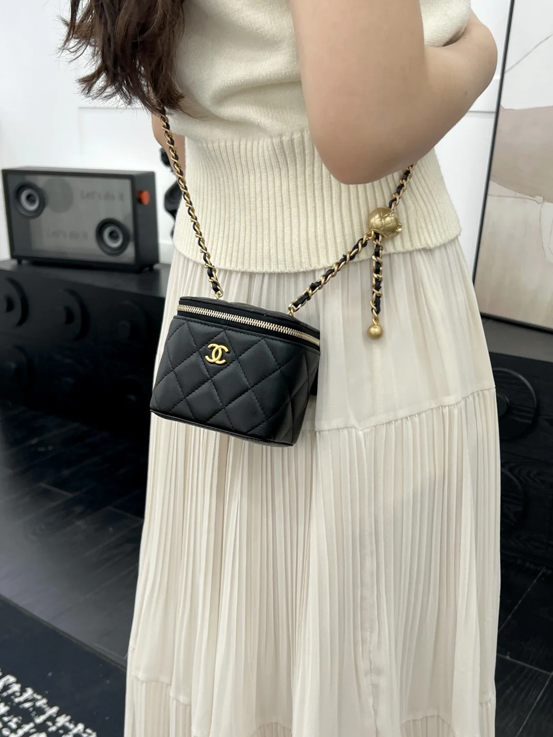 Chan chain shoulder bag with gold ball charm