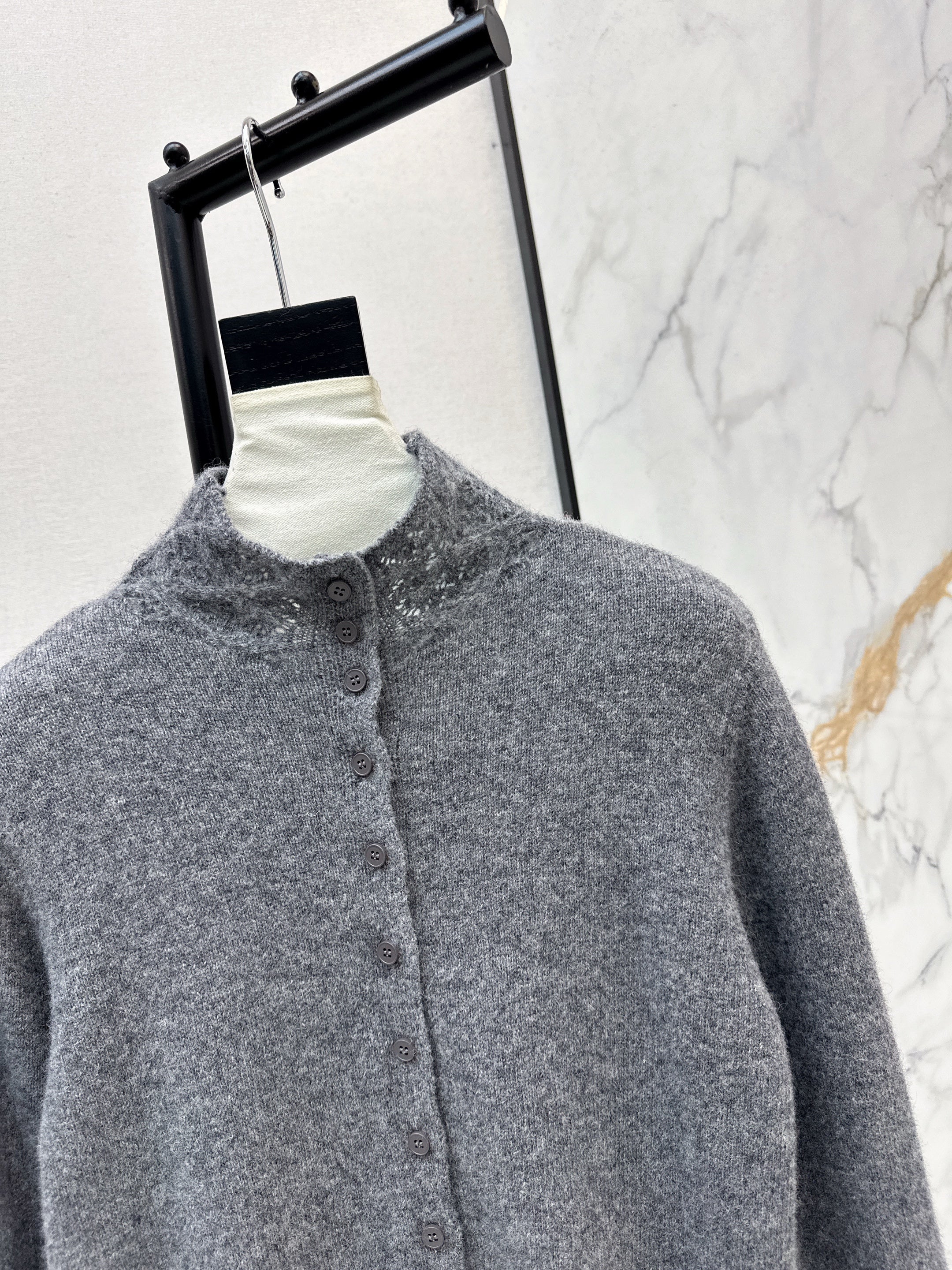 Chol 26ss high neck cardigan