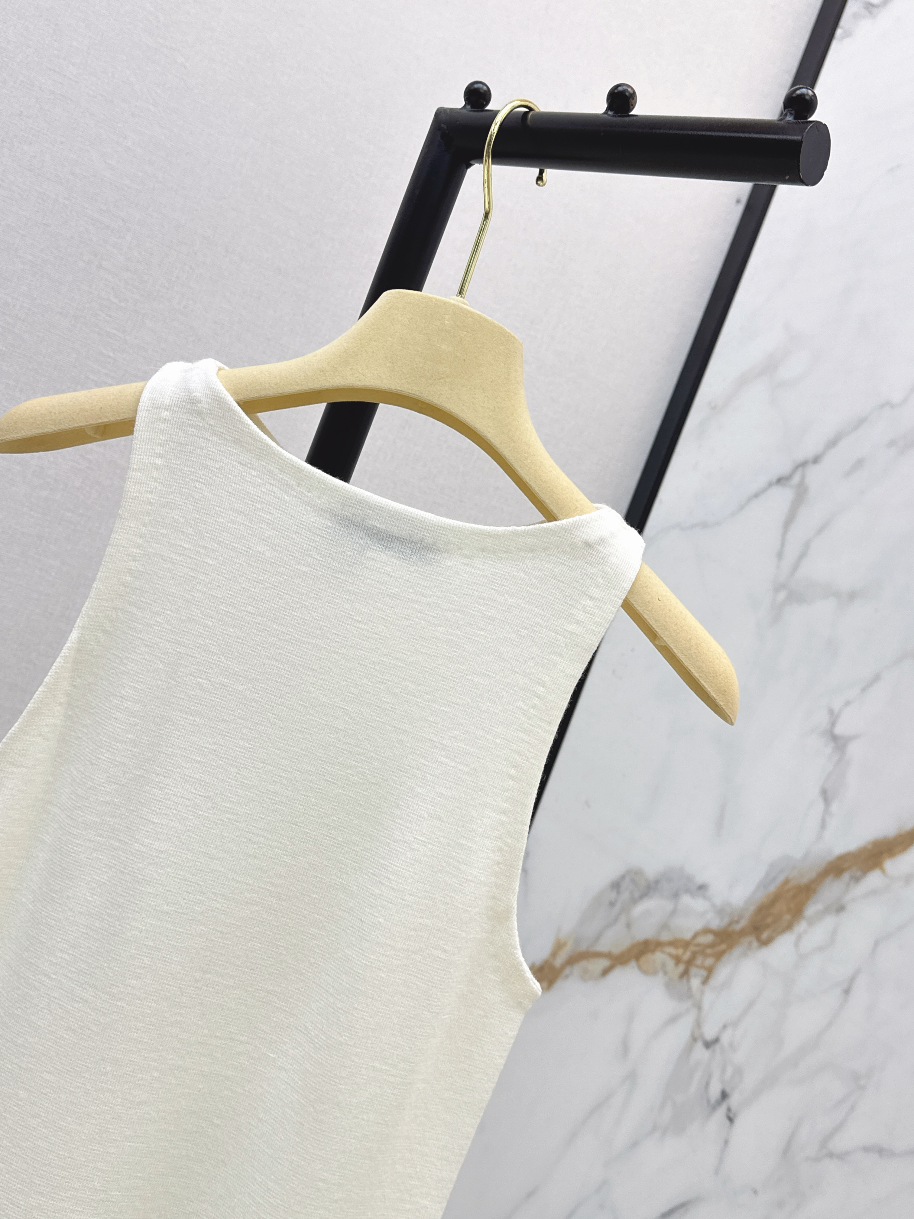 Miu 26ss knit vest