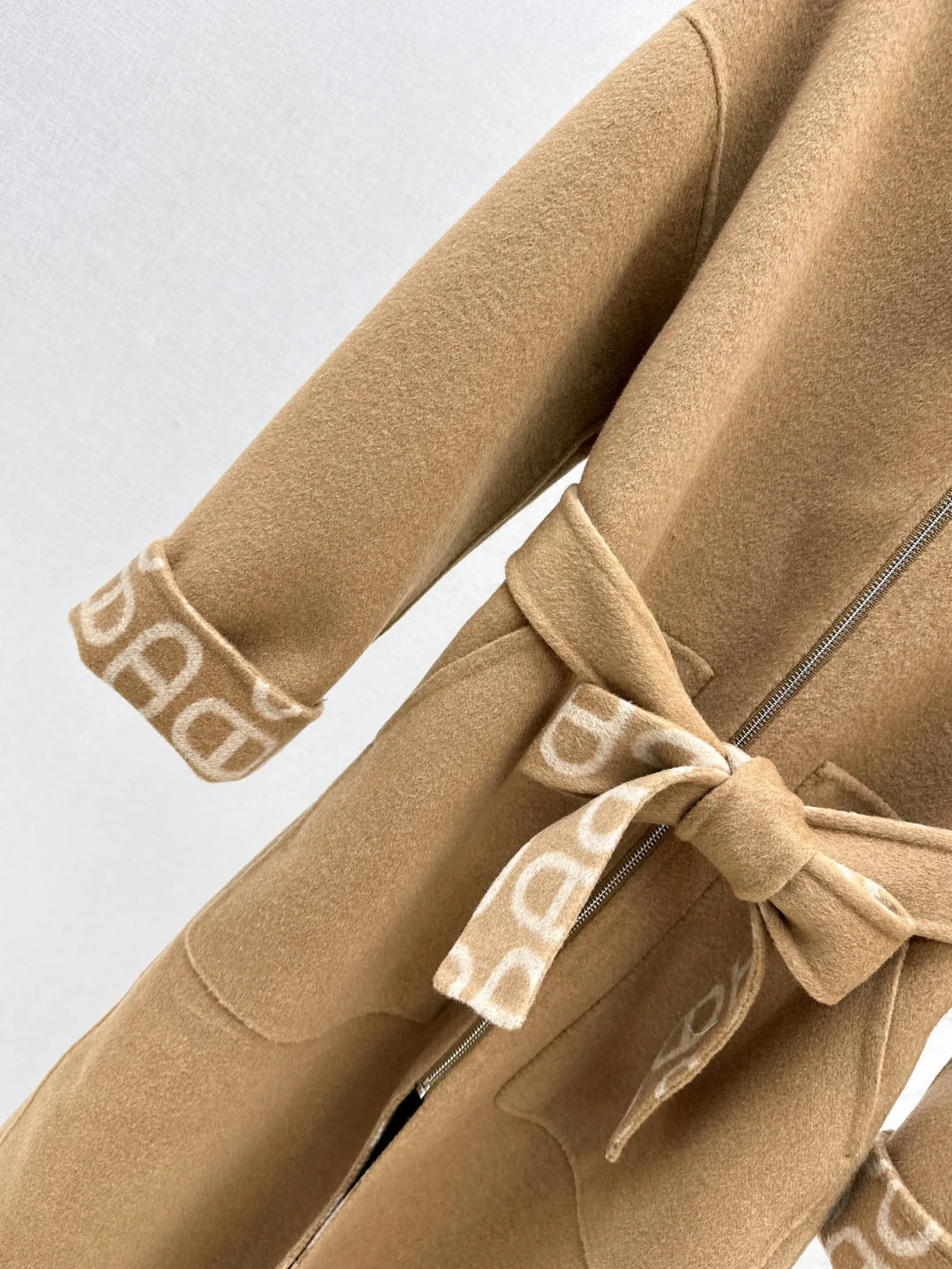 Her 25fw cashmere coat