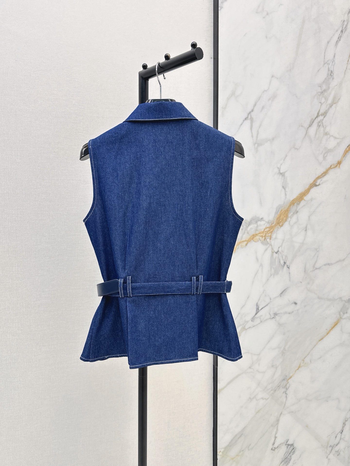 Celi 26ss sleeveless belted denim shirt