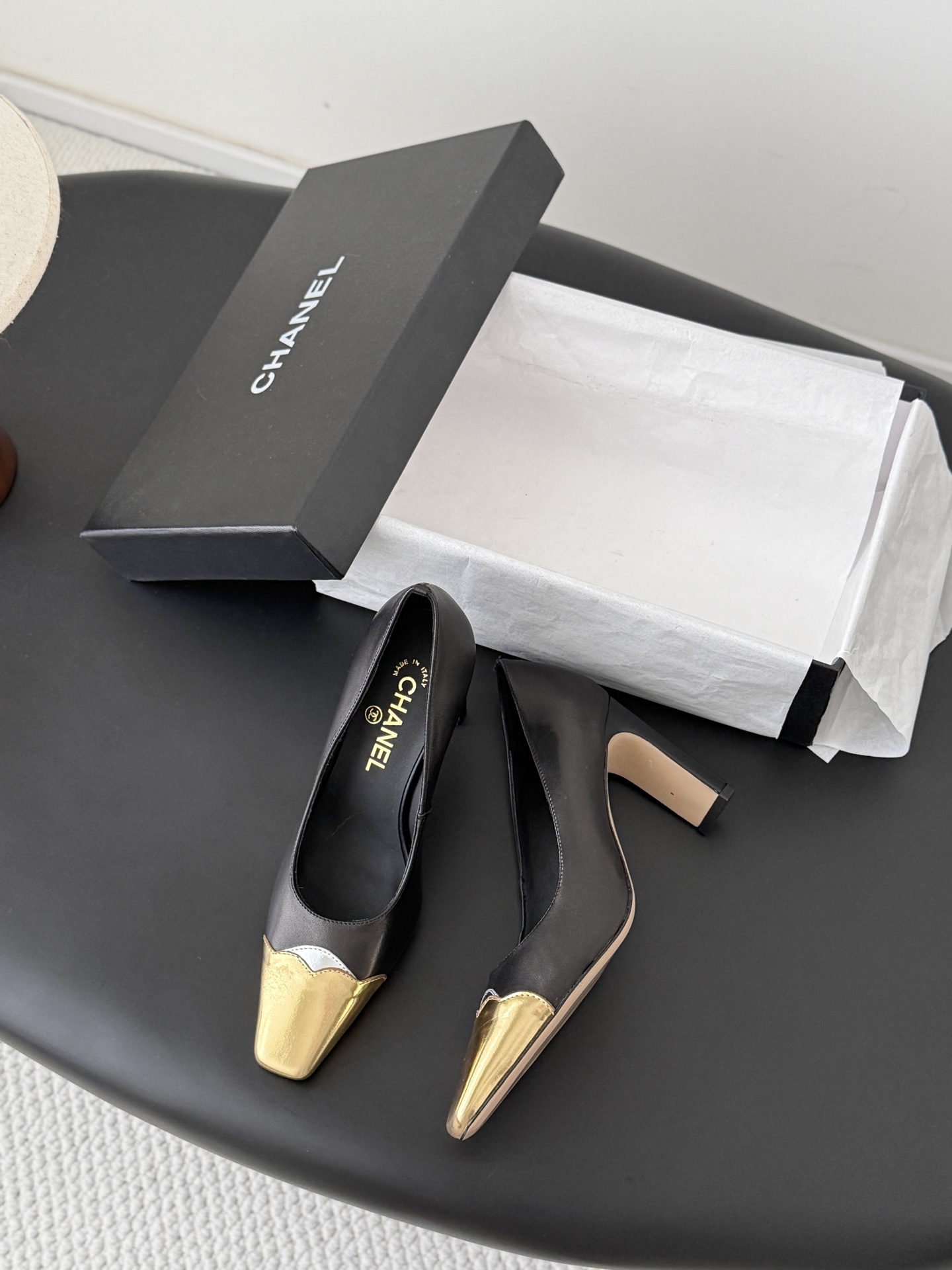 Chan 26P gold cap toe pump
