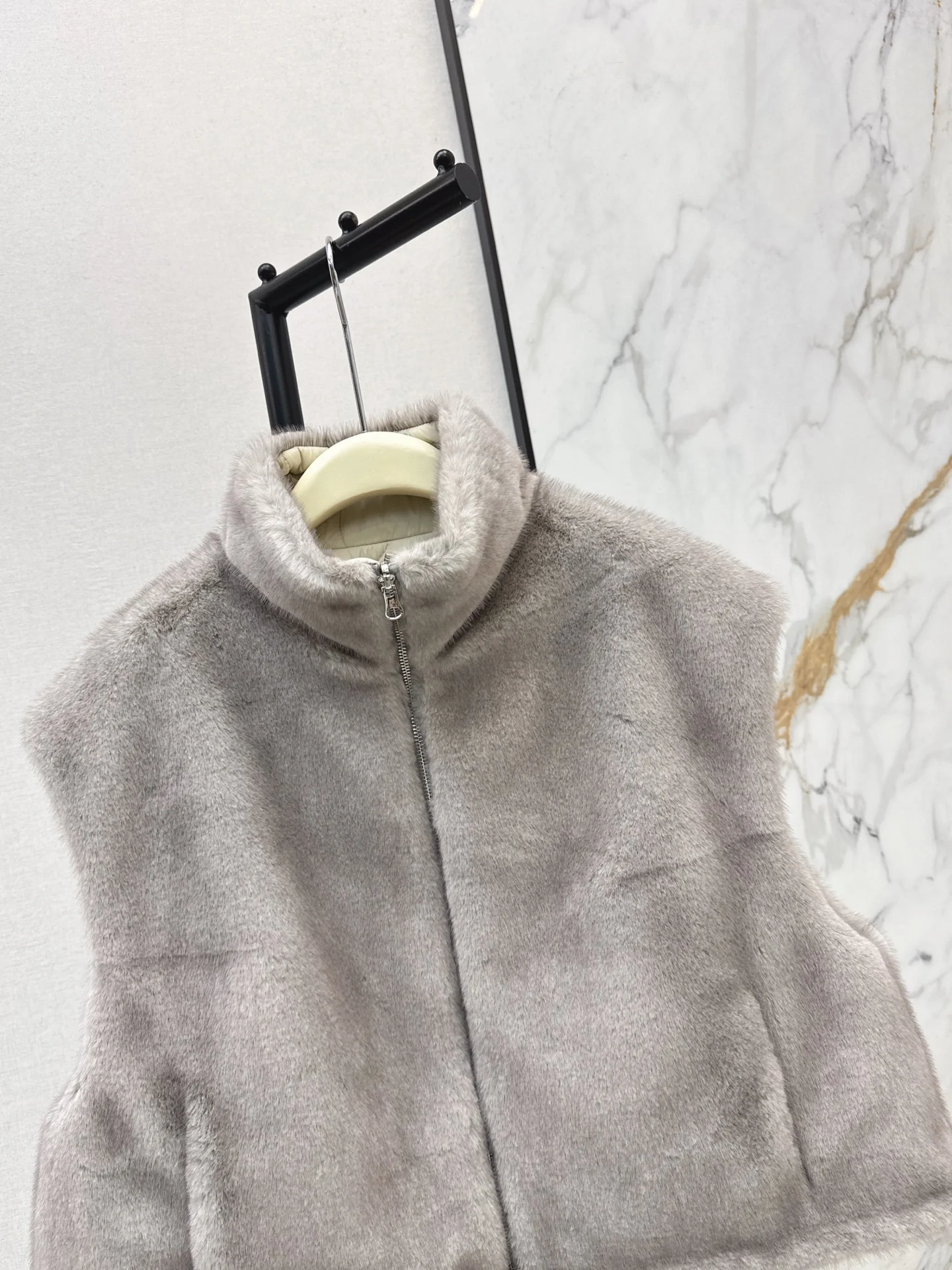 Brun 25fw reversible faux fur vest jacket