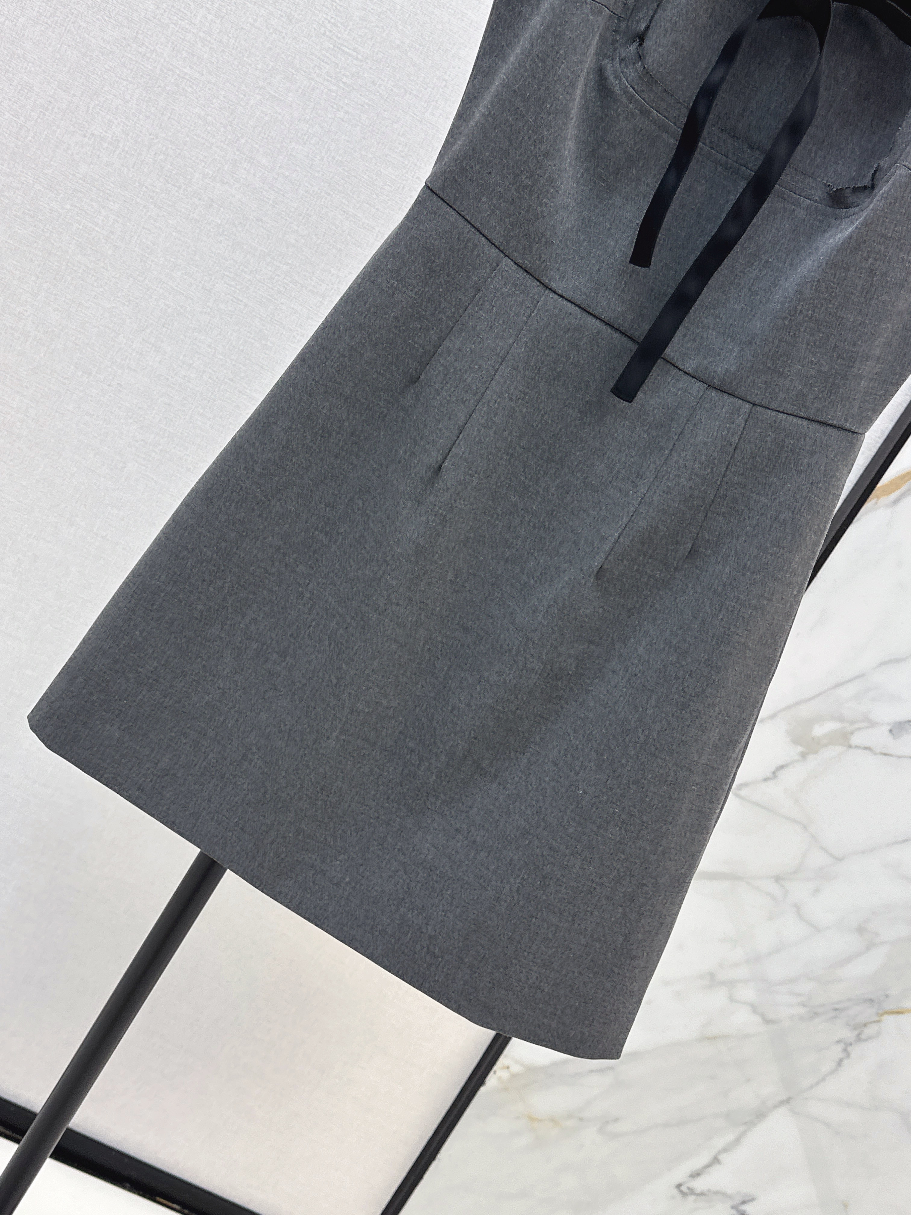 Prad 26ss bow sleeveless dress