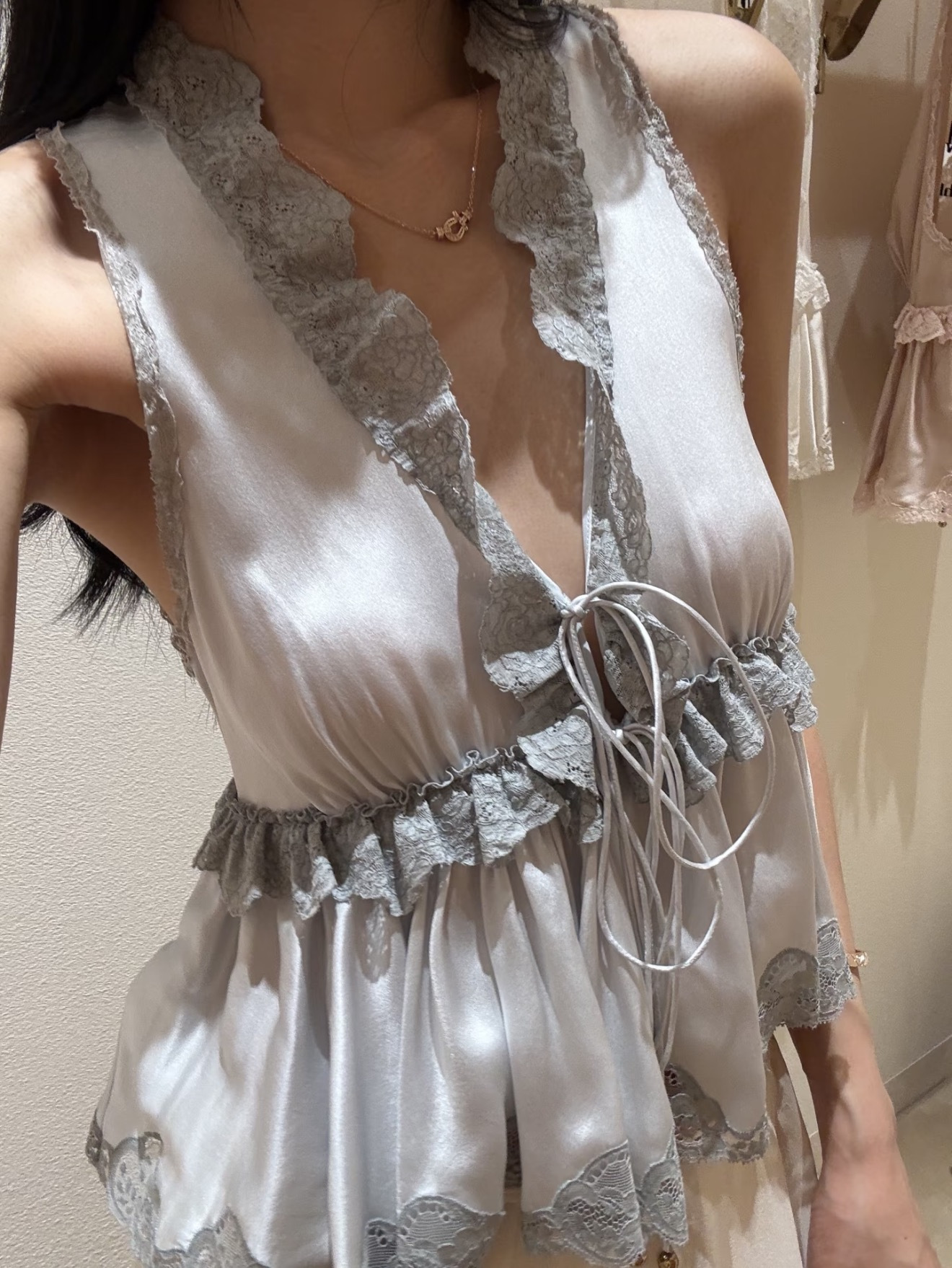 Chol 26ss lace v-neck top