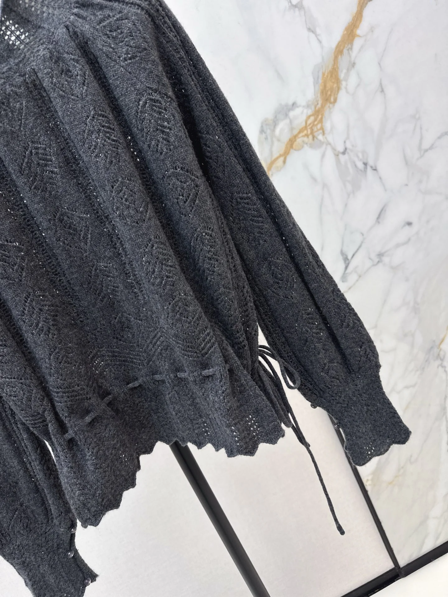 Chan 256ss drawstring sweater