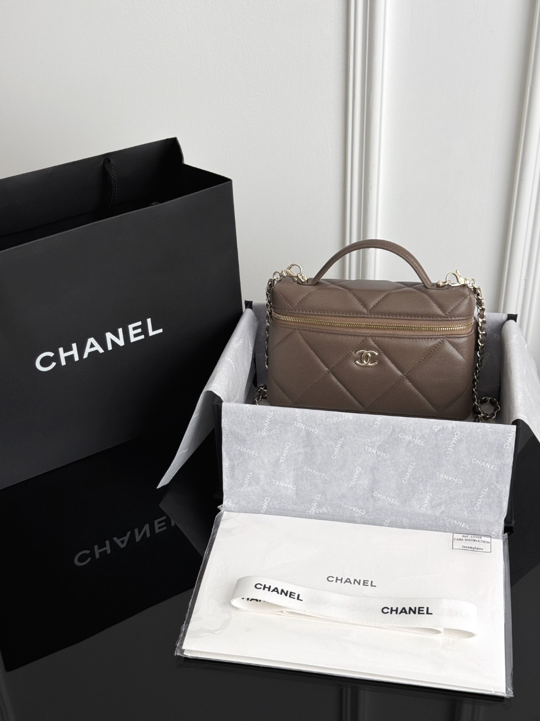 Chan 26S LP chain shoulder bag