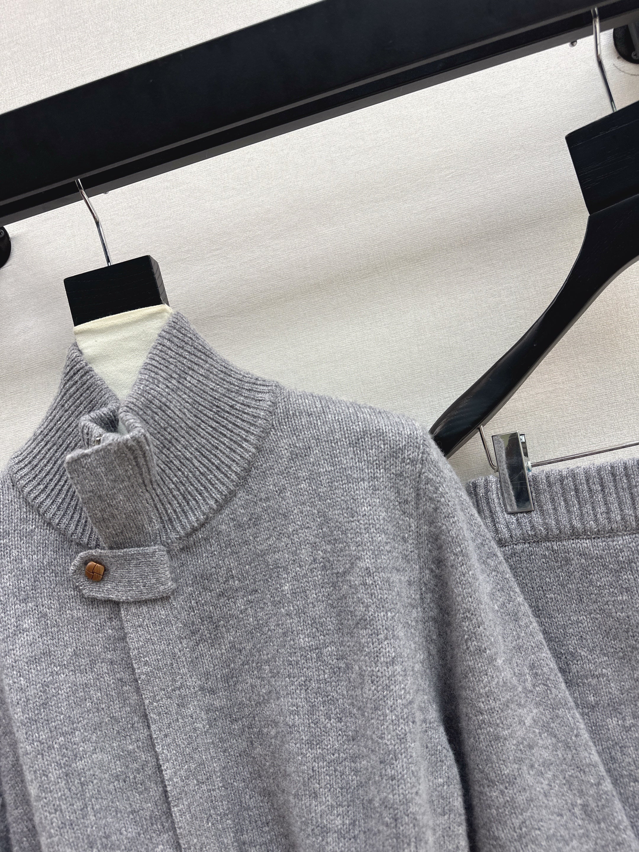 Loro 26ss outfit sets zip-up cardigan+skirts