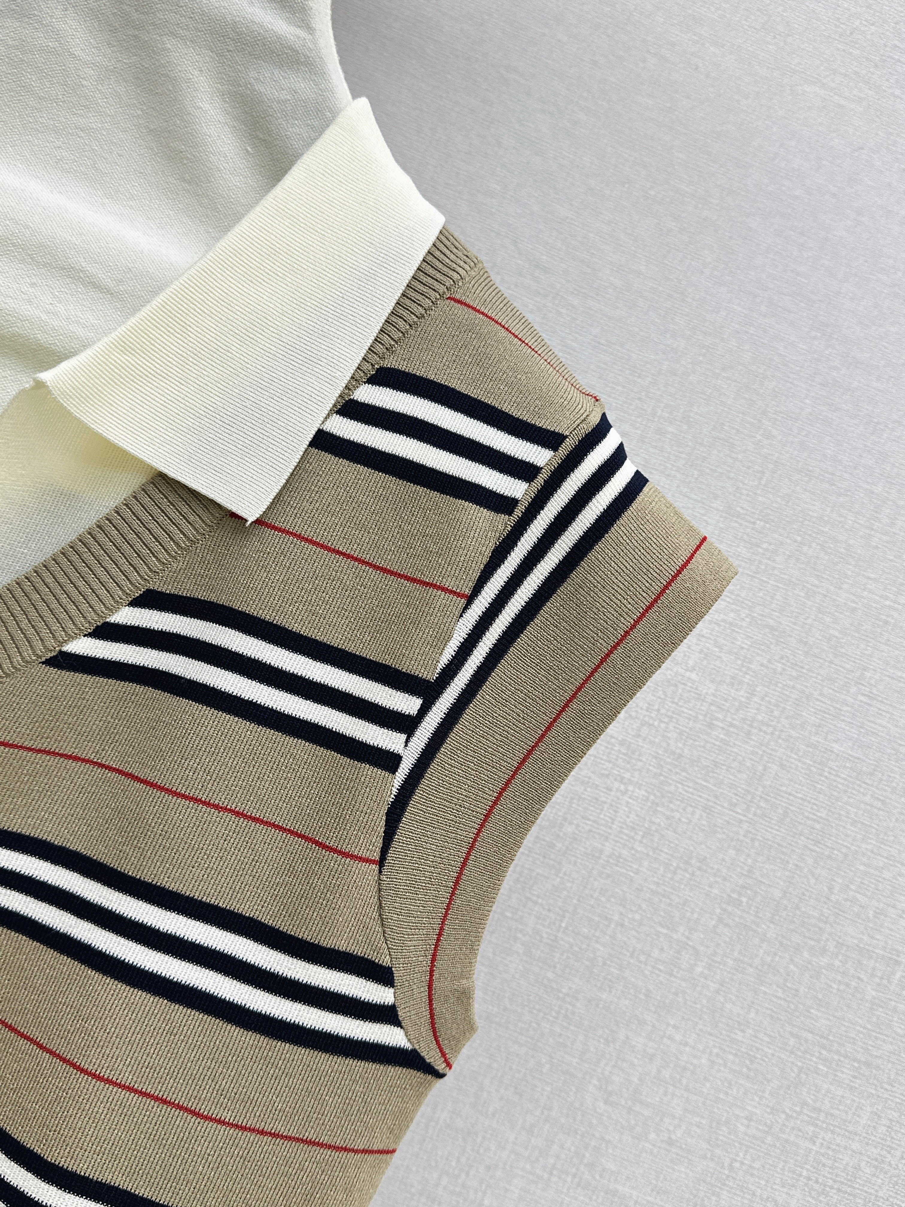 Bur 26SS Striped V-Neck Knit Vest Top