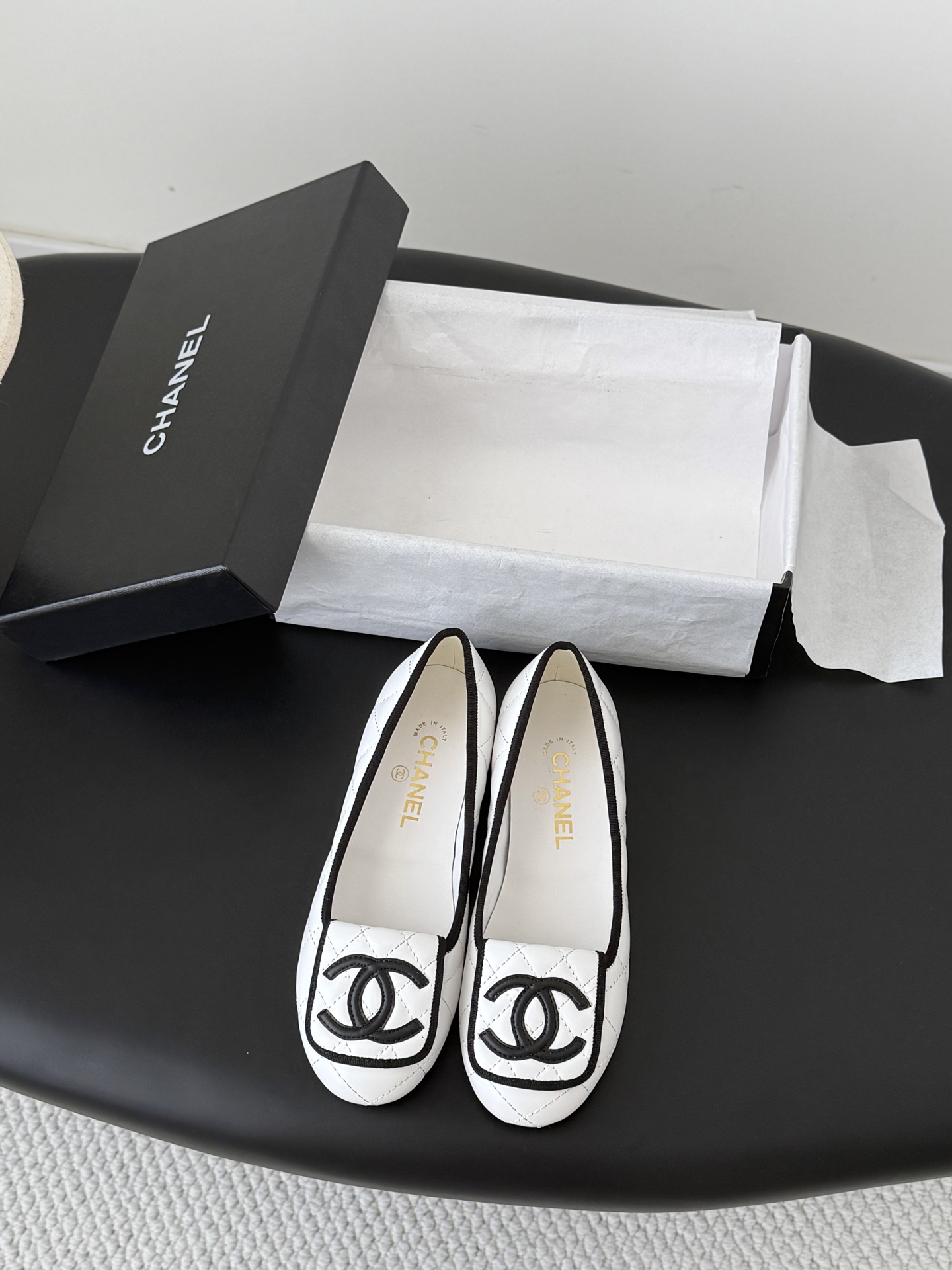 Chan 26C ballet flats