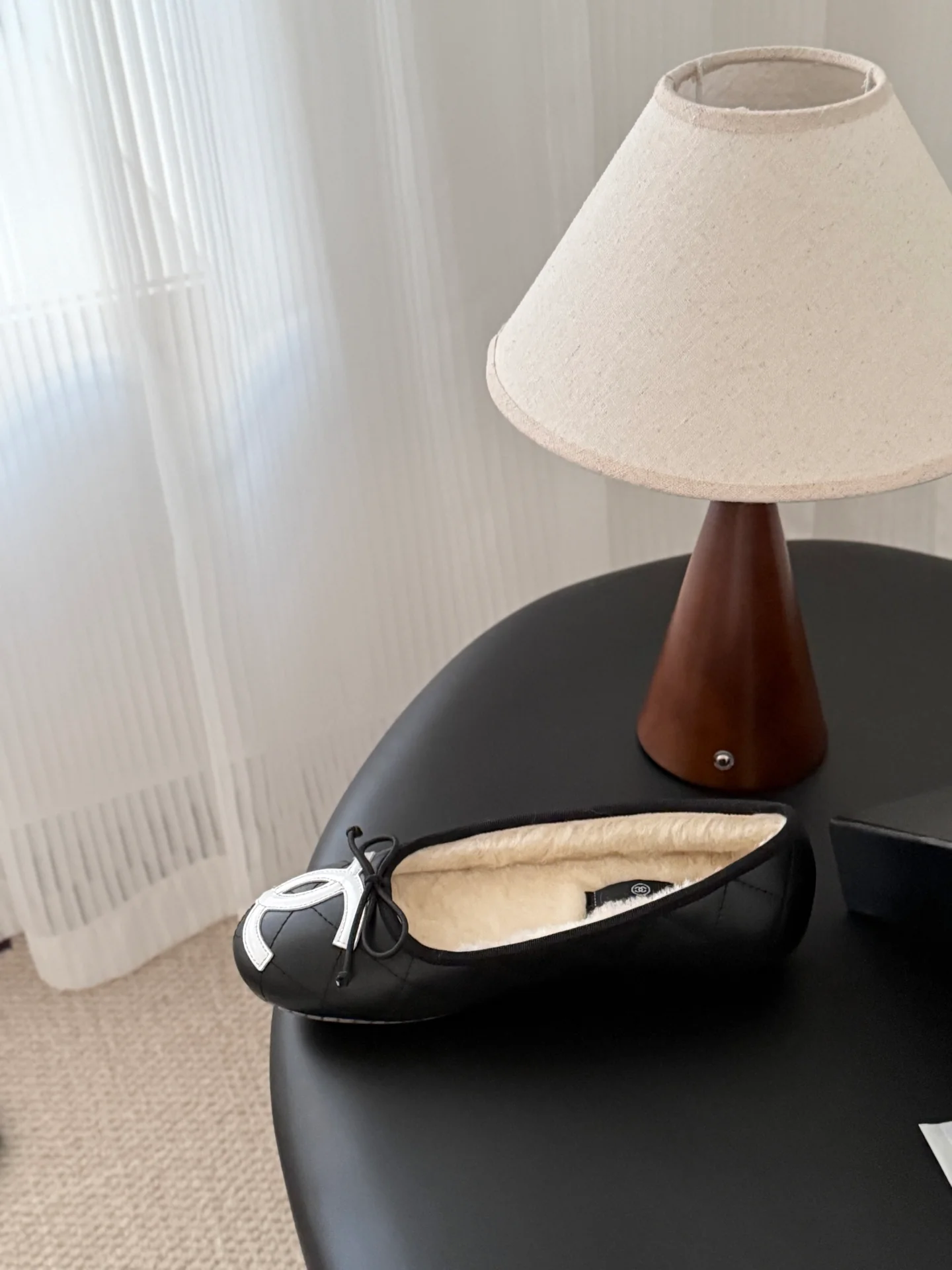 Chan 25fw fleece lined flats