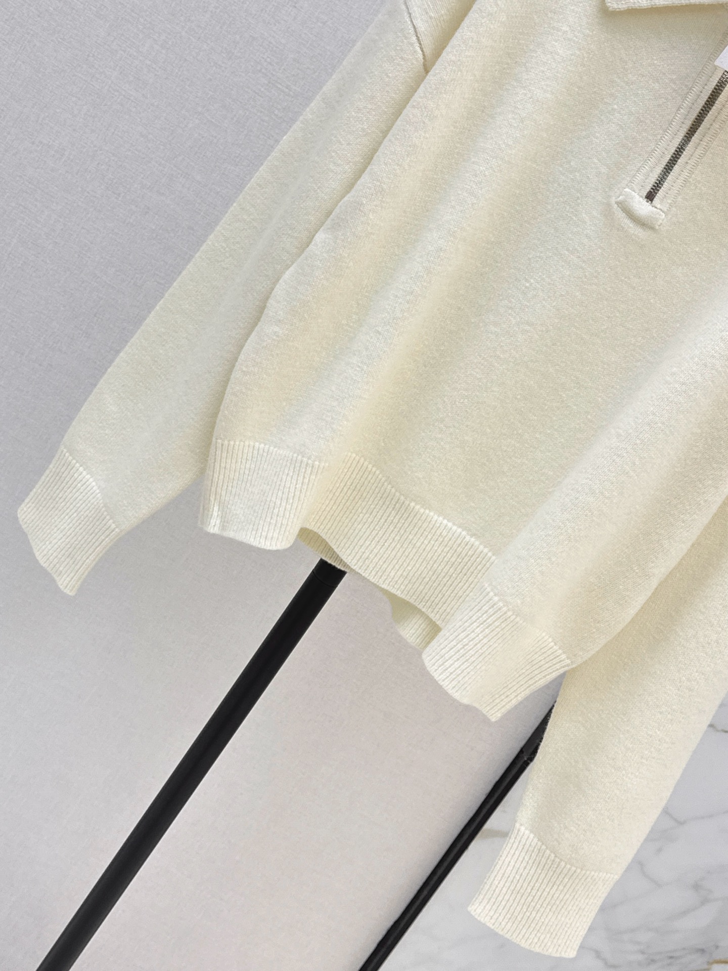 Her 26ss cashmere sweater