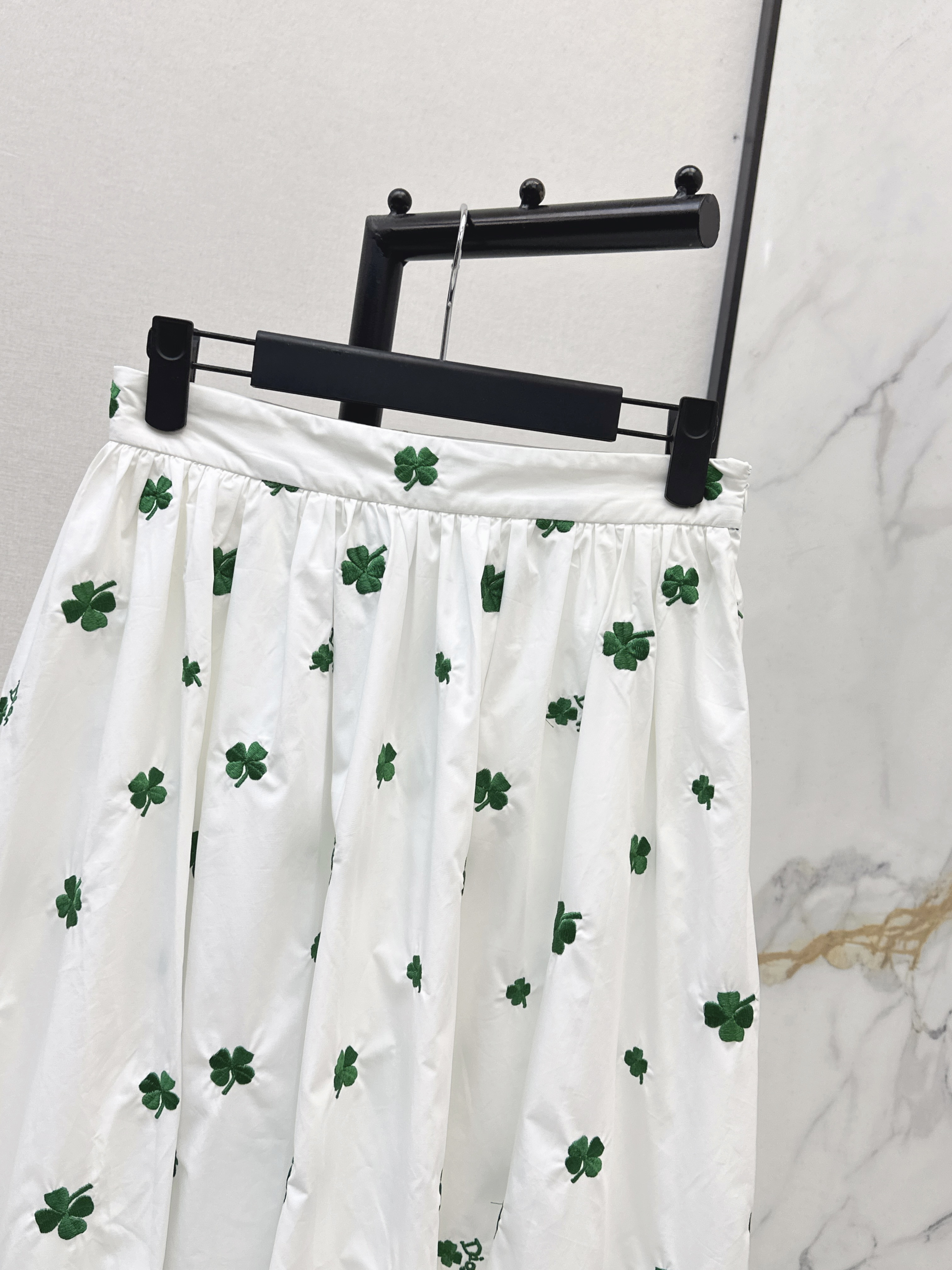 CD 26ss embroidery pleated skirts