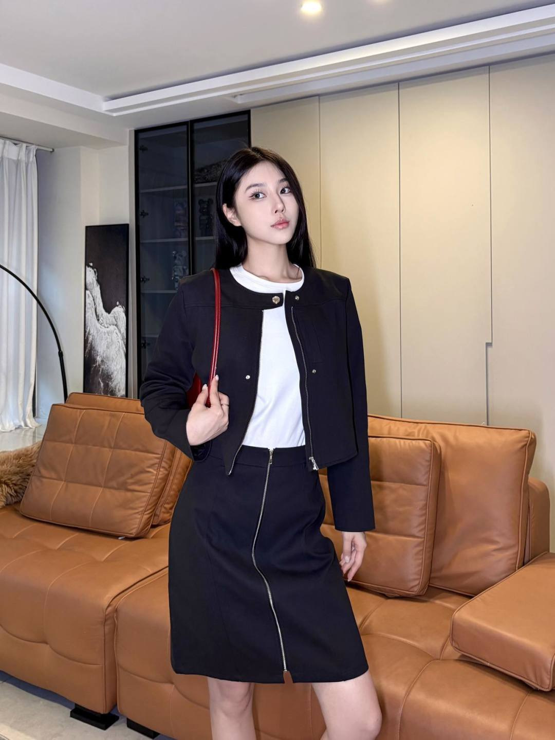 Her 26ss zip-up jacket