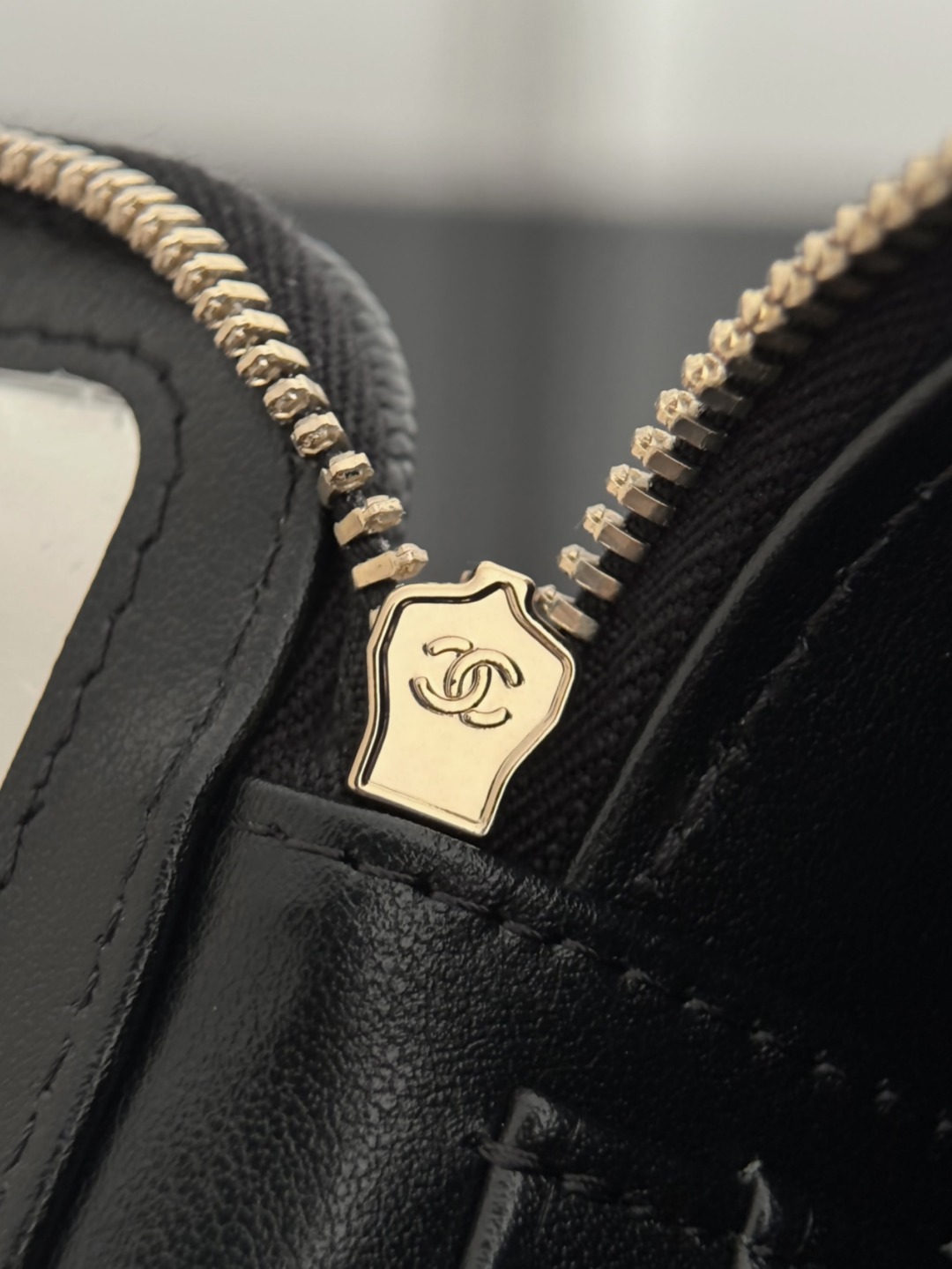 Chan 26S clutch bag with chain