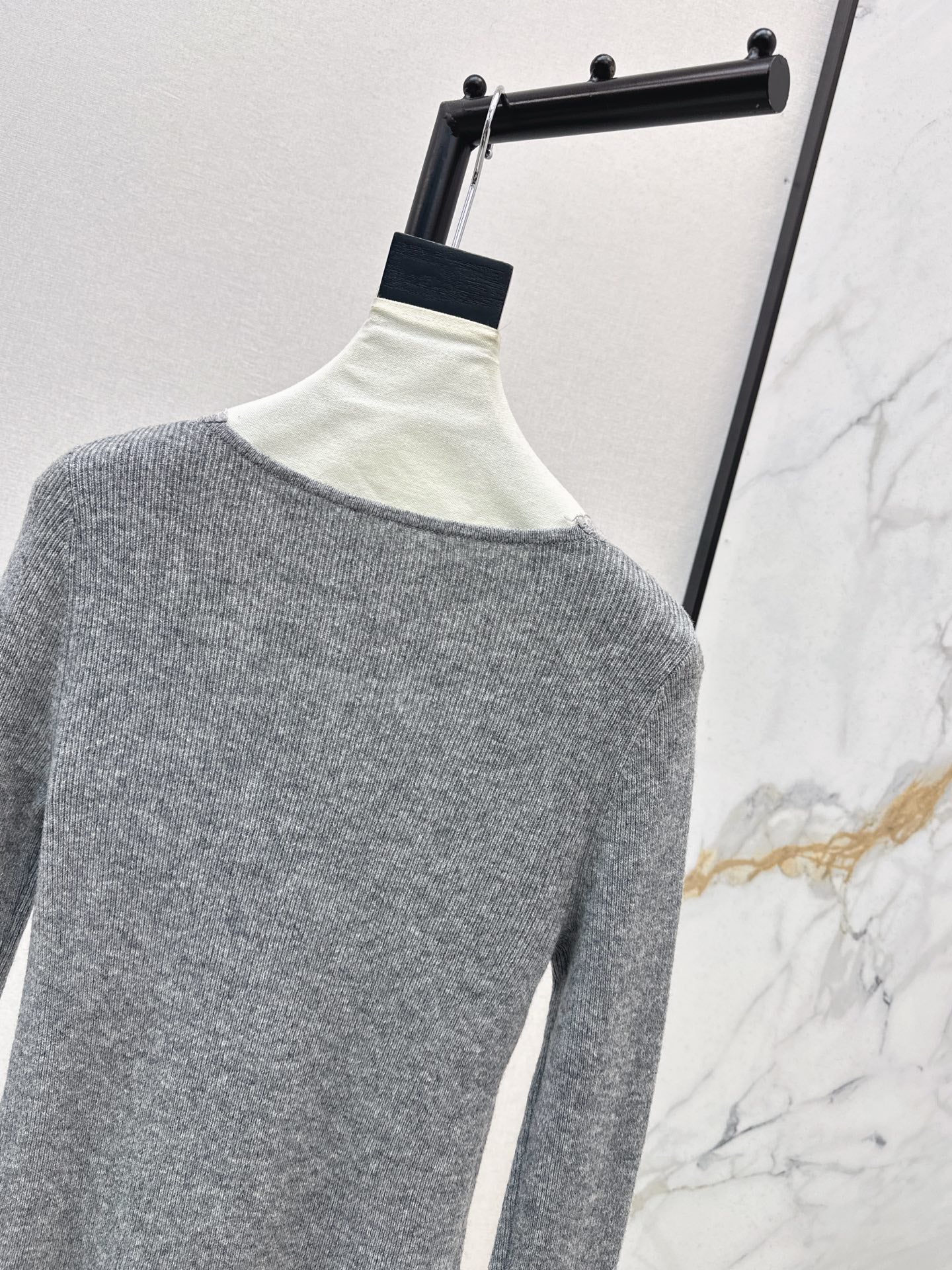 Miu 25fw lace base layer