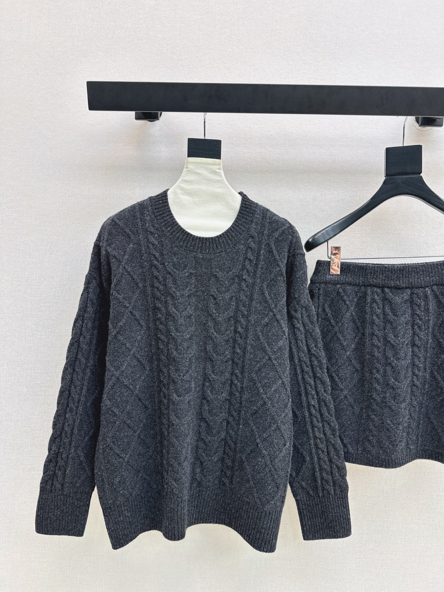 Max 26ss outfit sets sweater skirts