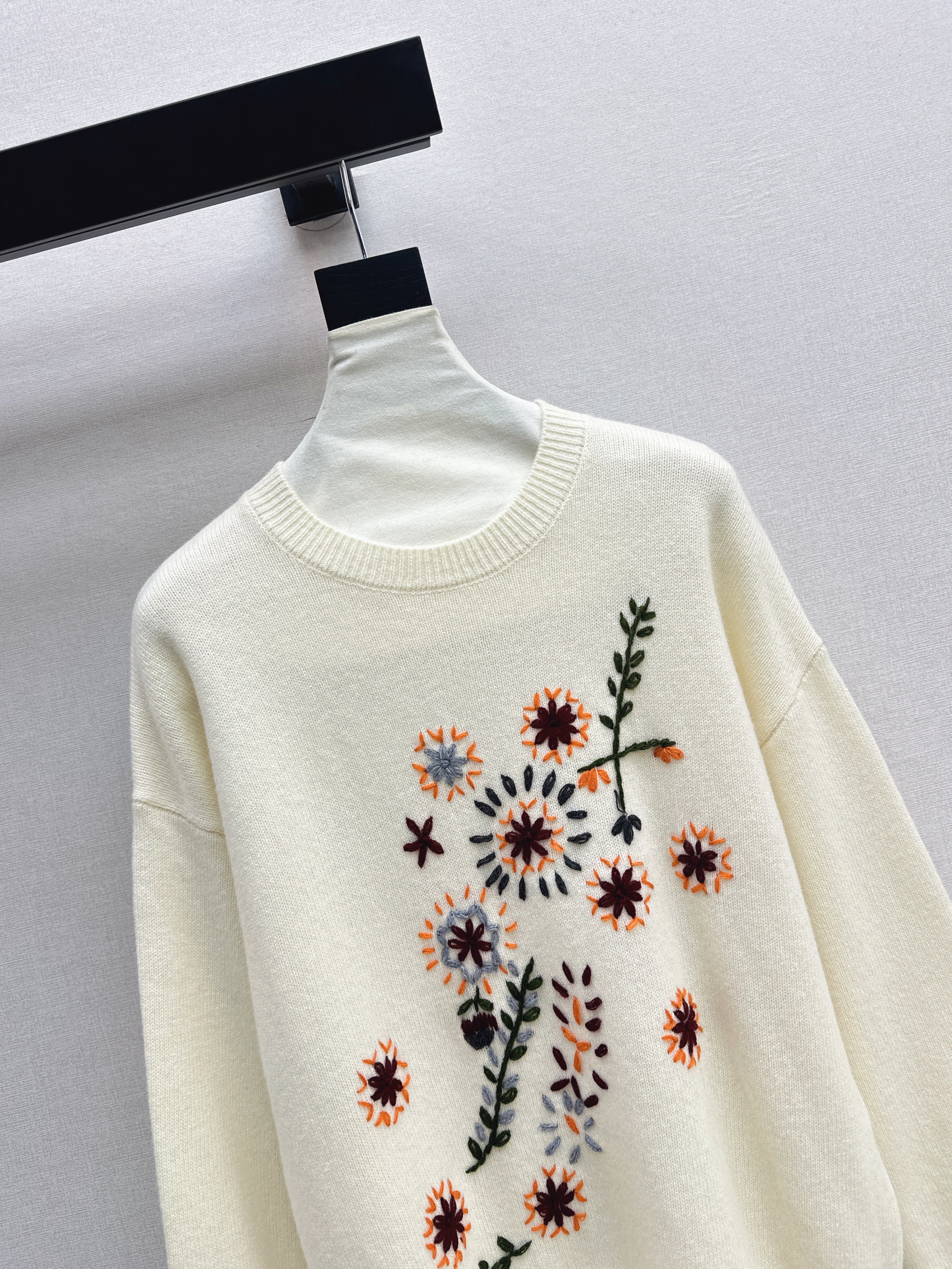 Es 26ss embroidery sweater