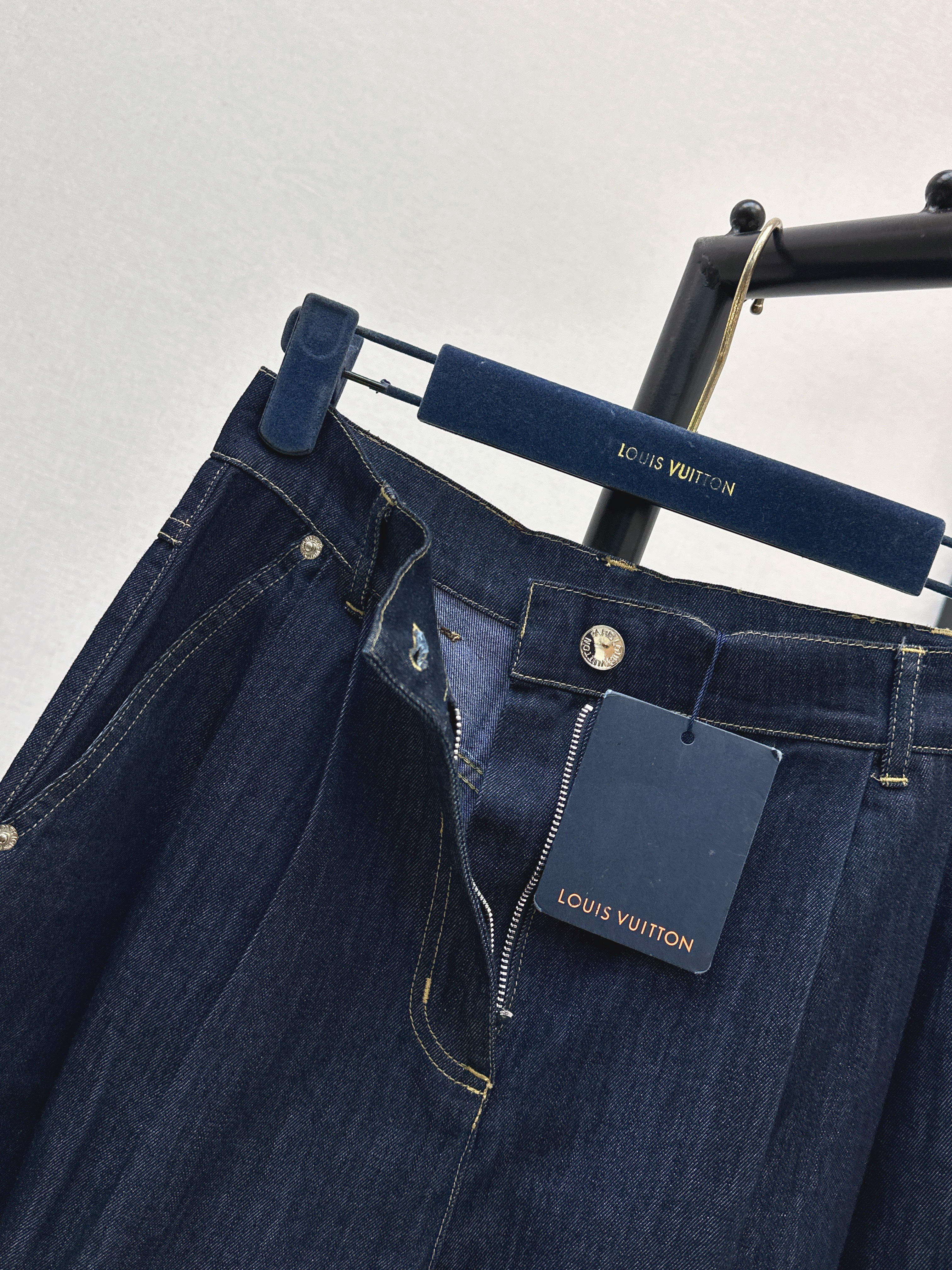 Louis 26SS Pleated Wide-Leg Jeans