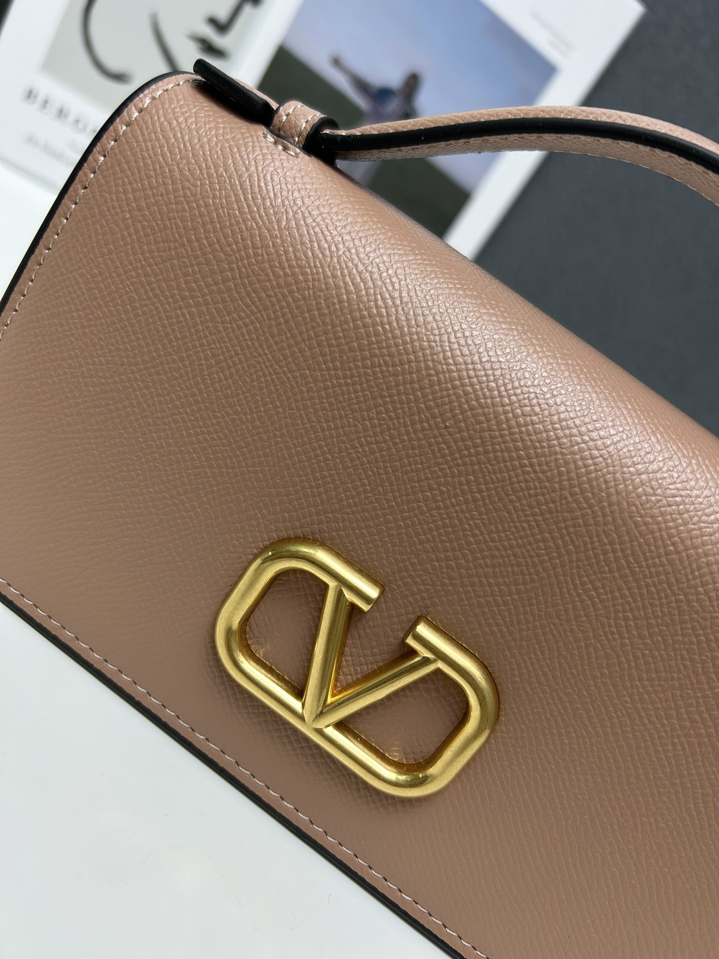 Valenti 26ss garavani vring bag