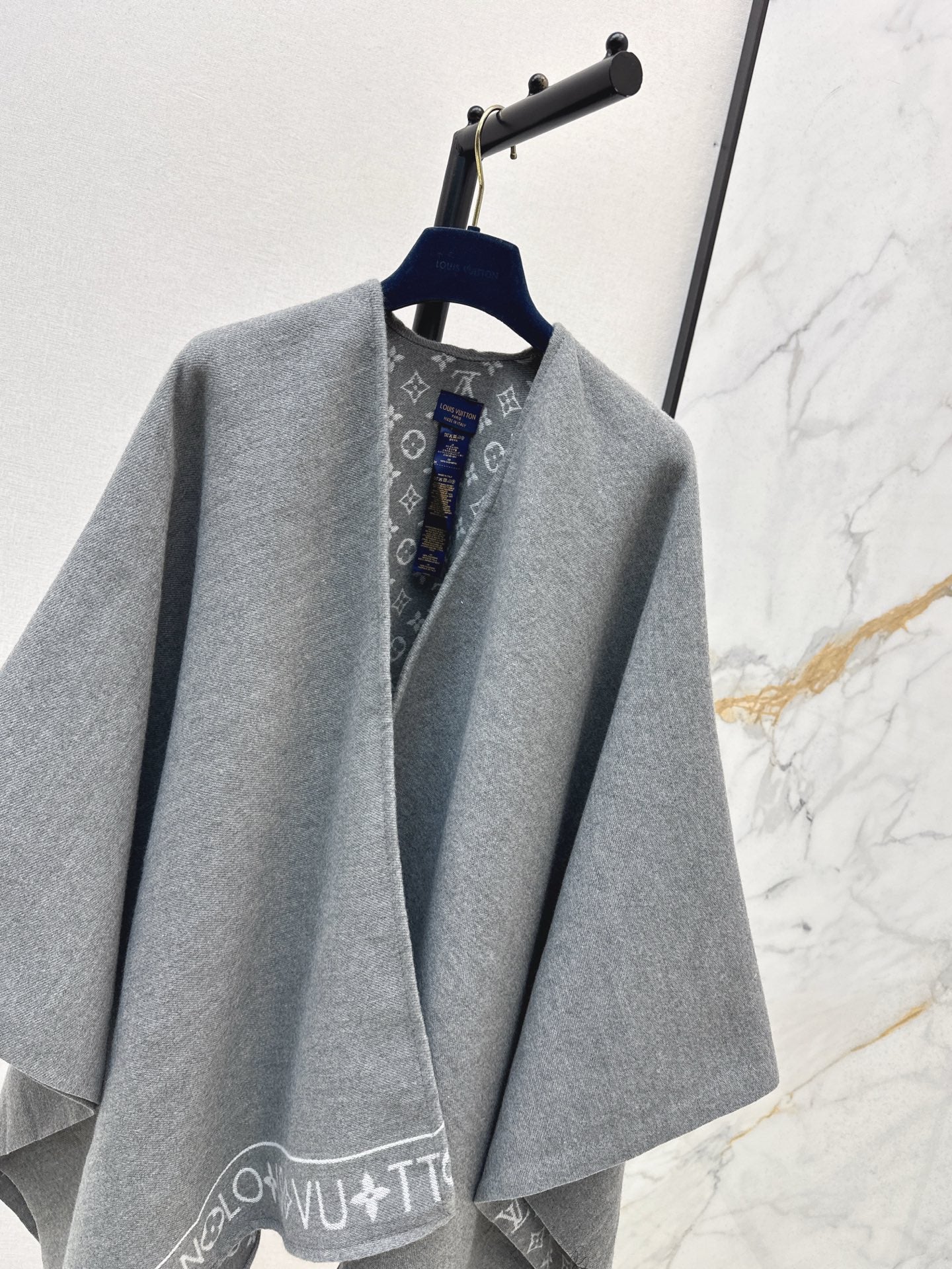 Loui 25fw wool shawls