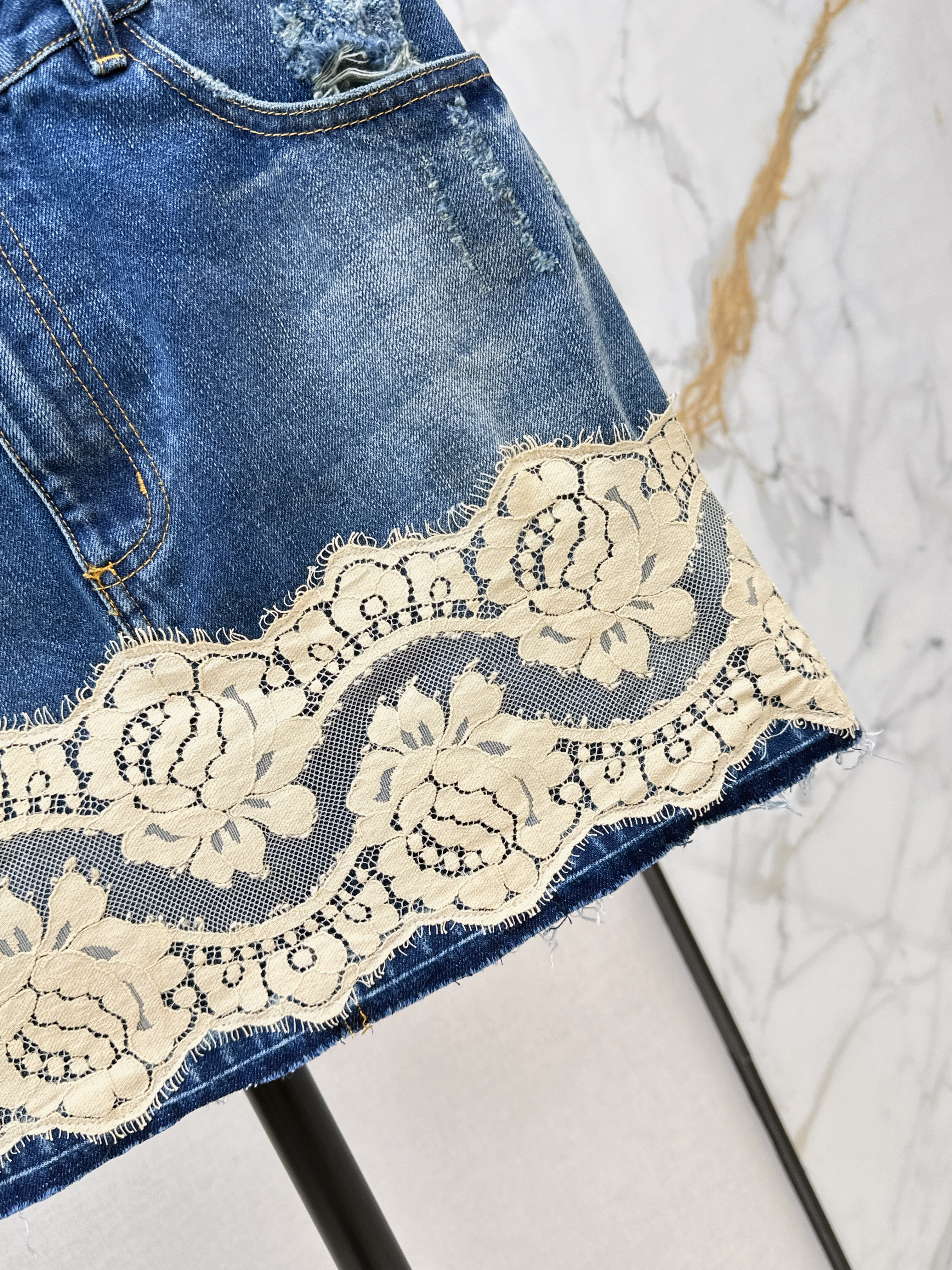 Dolc 26ss lace contract denim skirt