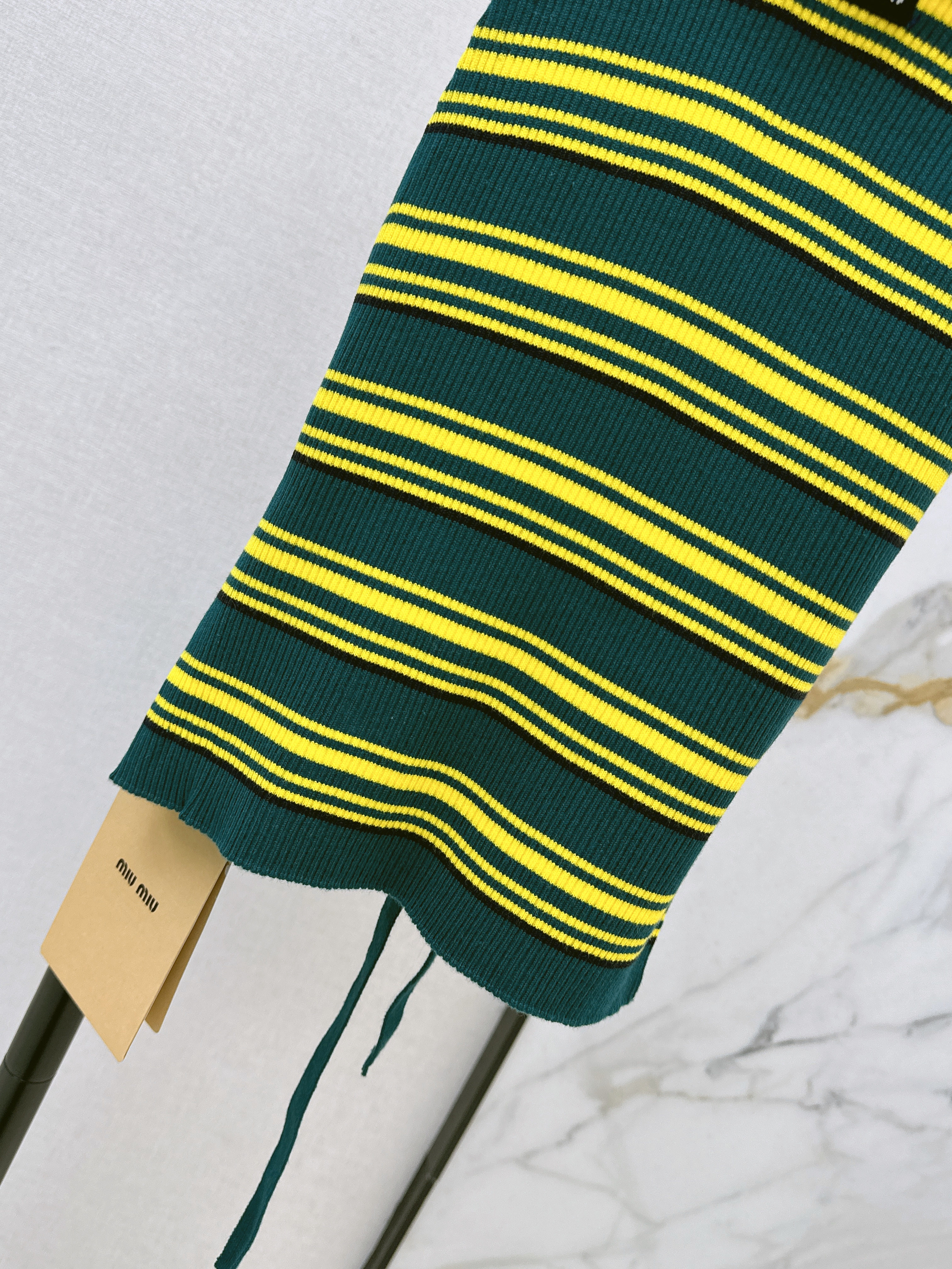 Miu 26ss open back vest