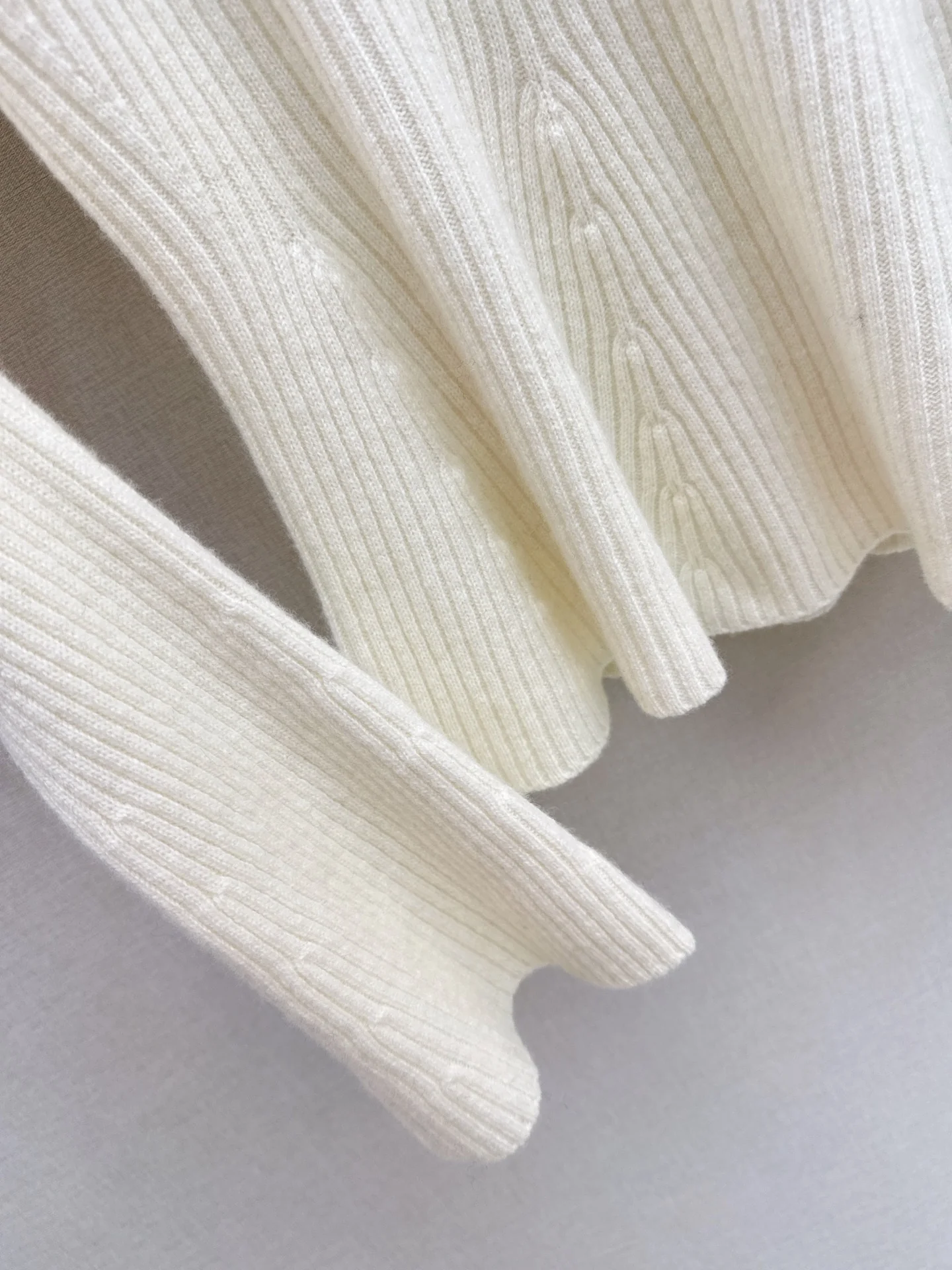 Max 26ss flare sleeve sweater with belted